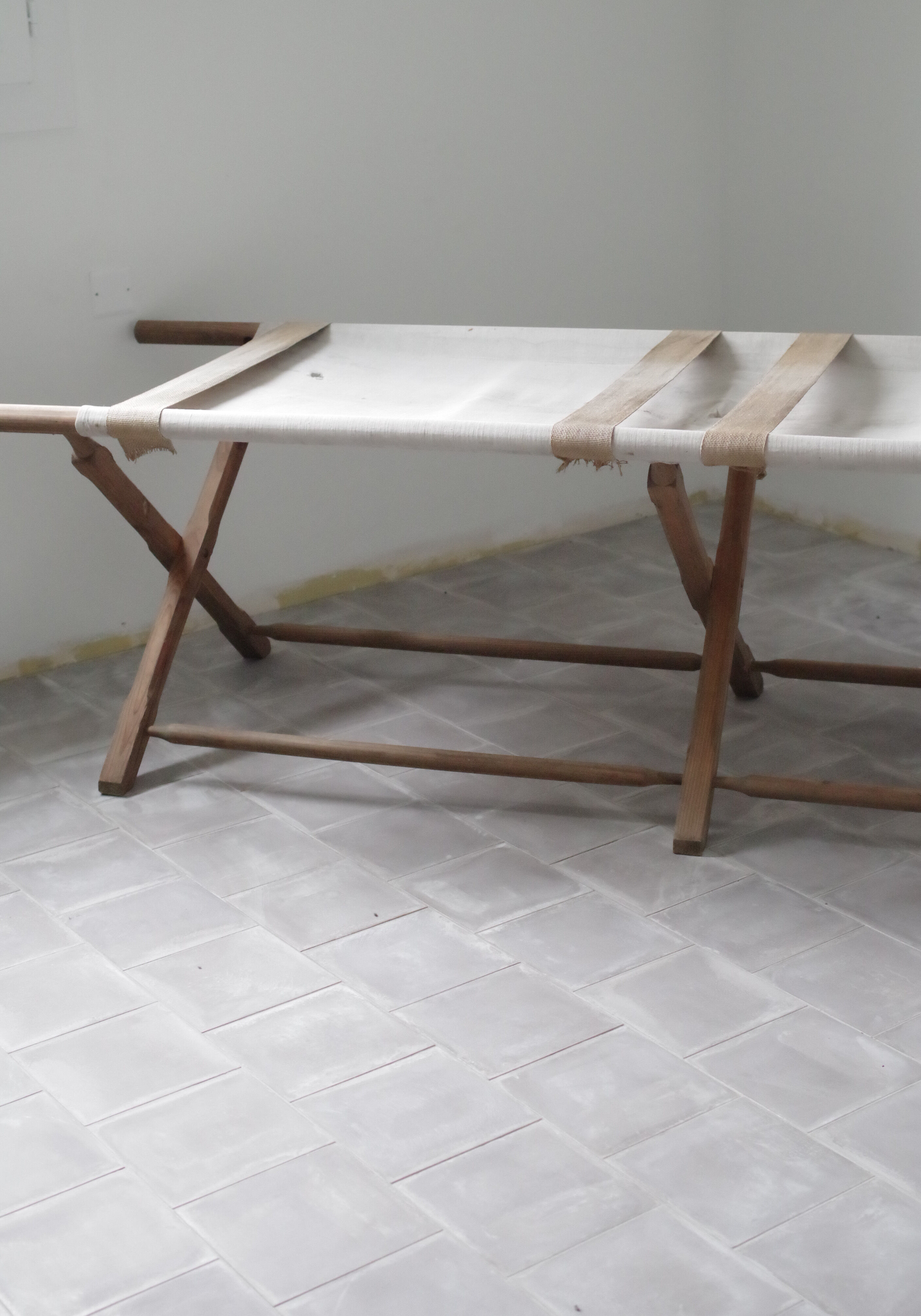 Military camp bed - bed day bench