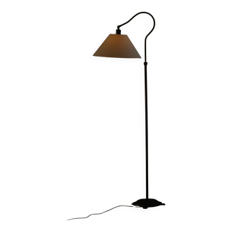 Danish wrought iron floor lamp from the mid-20th century with a curved arm, 1950s.