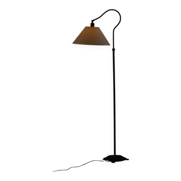 Lampadaire danois en fer forgé du milieu du XXe siècle avec bras courbé, années 1950