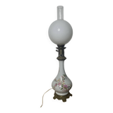Ancienne lampe à pétrole éclectrifié Napoleon 3 globe en opaline