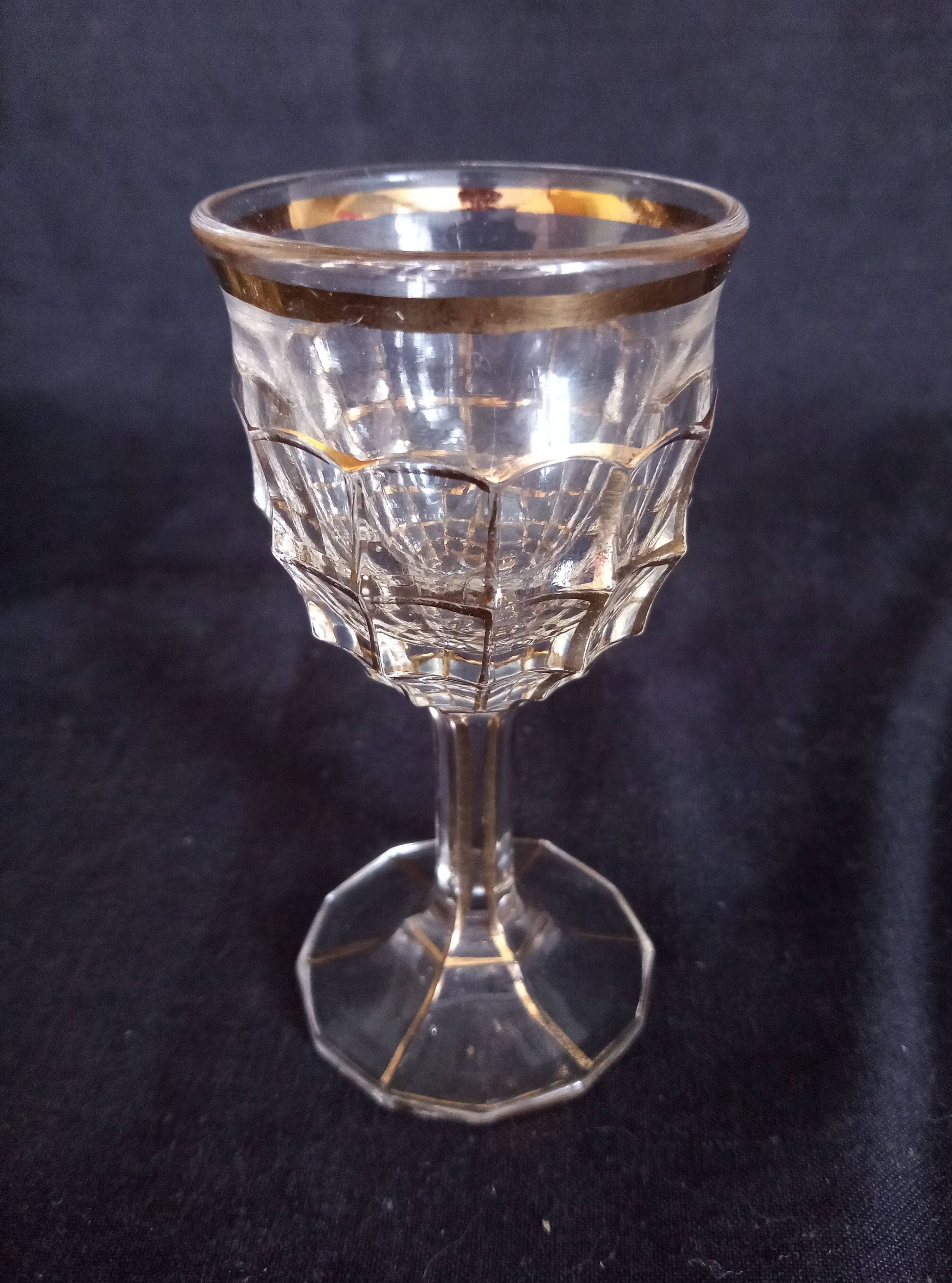 Service à liqueur pour 6 personnes en cristal taillé de Bohème, dorures à feuille d'or