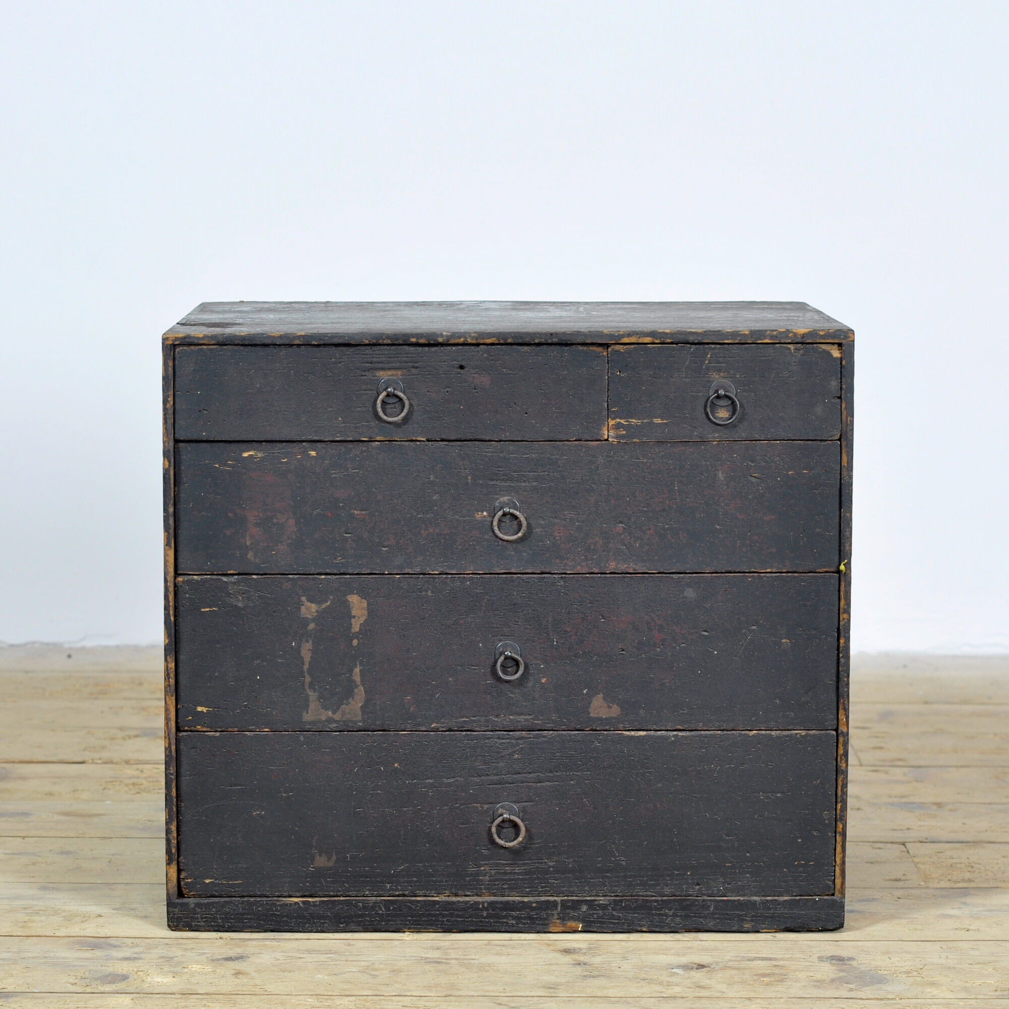 Petite commode japonaise antique, vers 1900