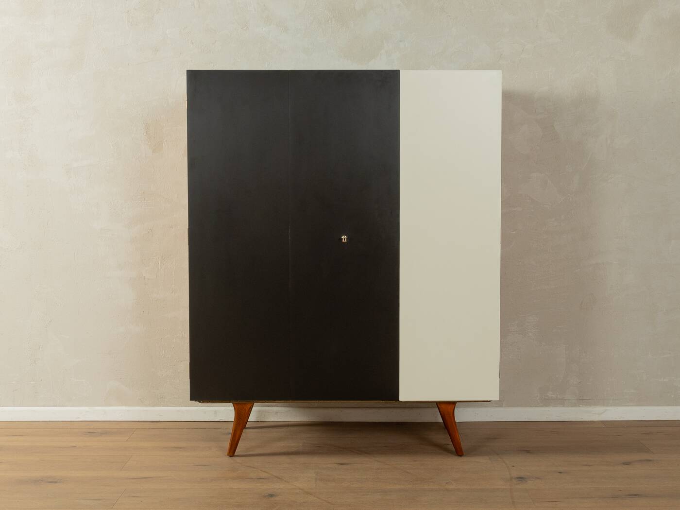 Extendable bar cabinet for the home, 1950s