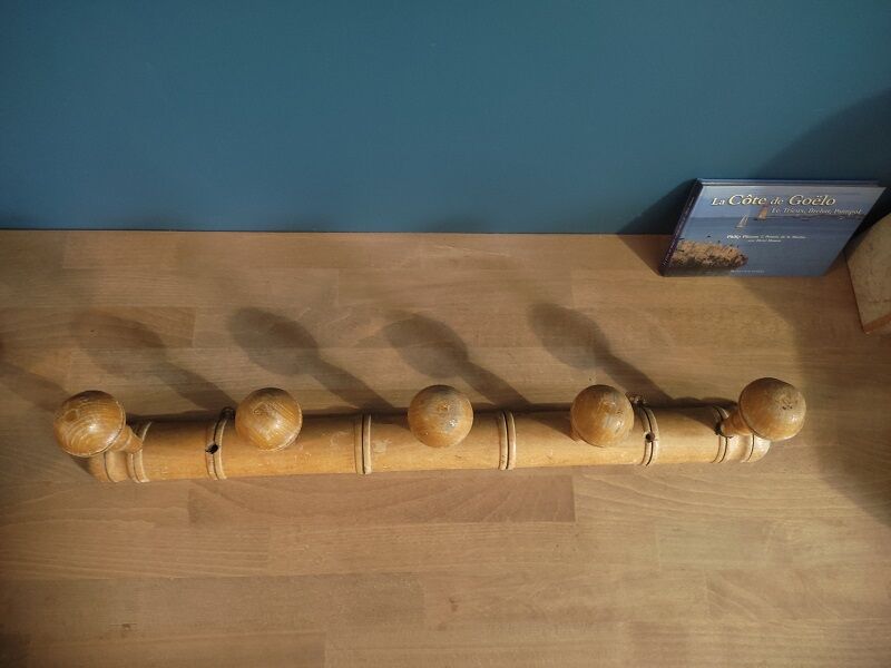 Coat rack in wood with 5 hooks