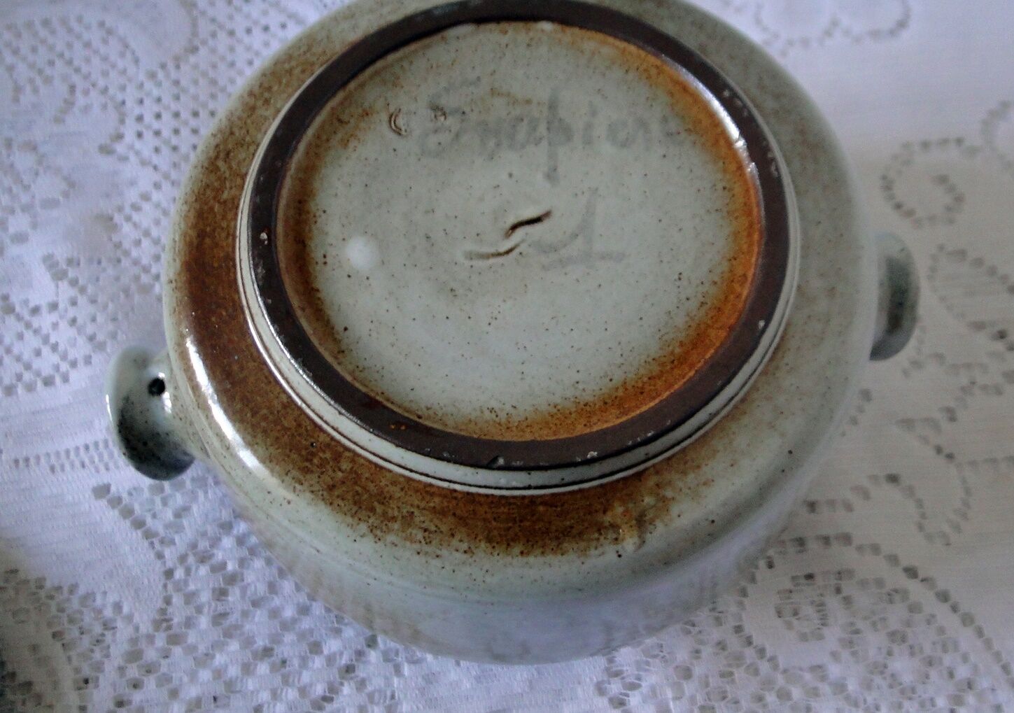 Soup tureen or vegetable dish with glazed ceramic lid