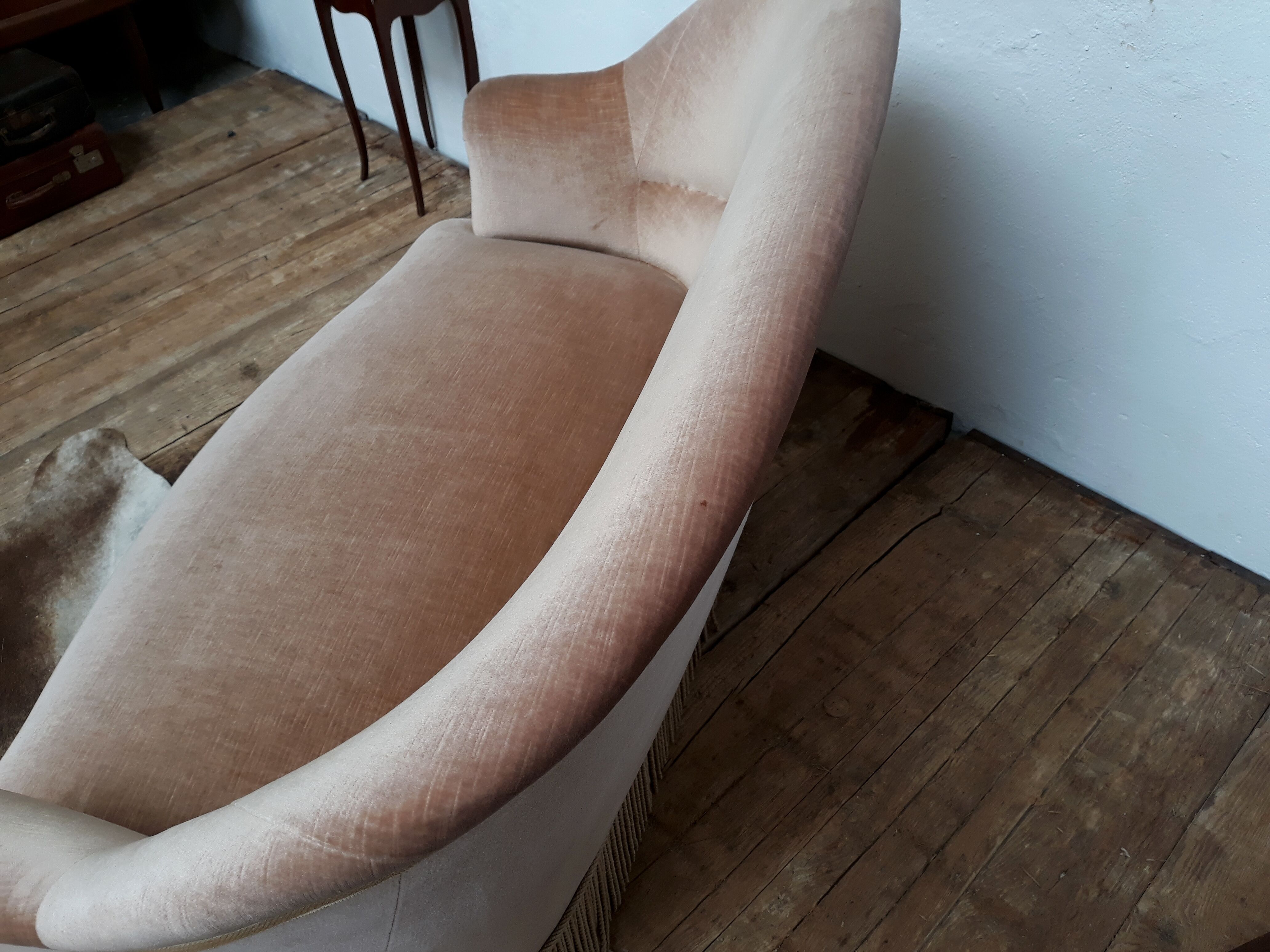 Toad seat sofa