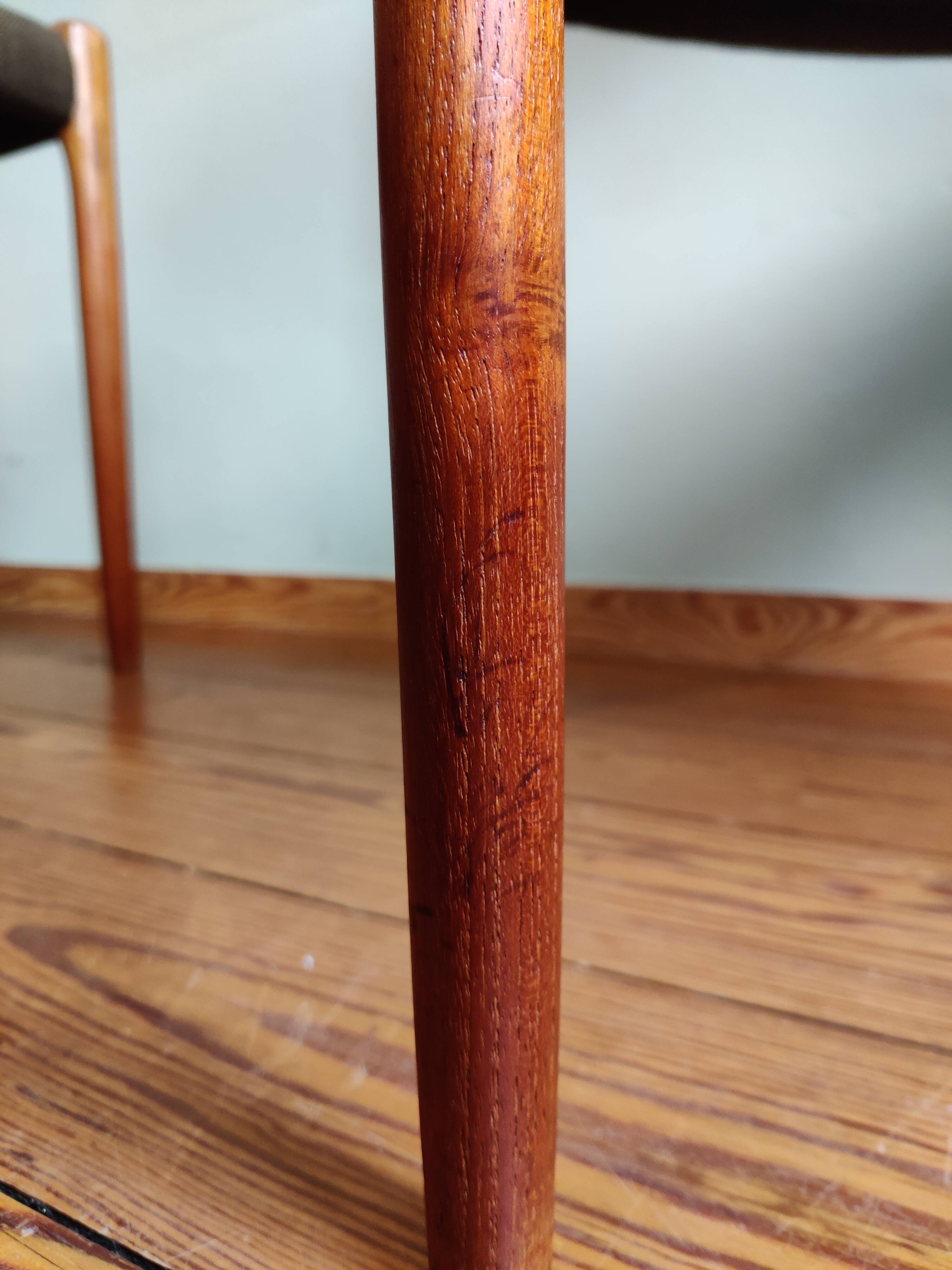 Niels Otto Møller No. 77, 6 chaises, teck et textile