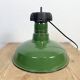 Lampe à suspension industrielle en émail vert, années 1960
