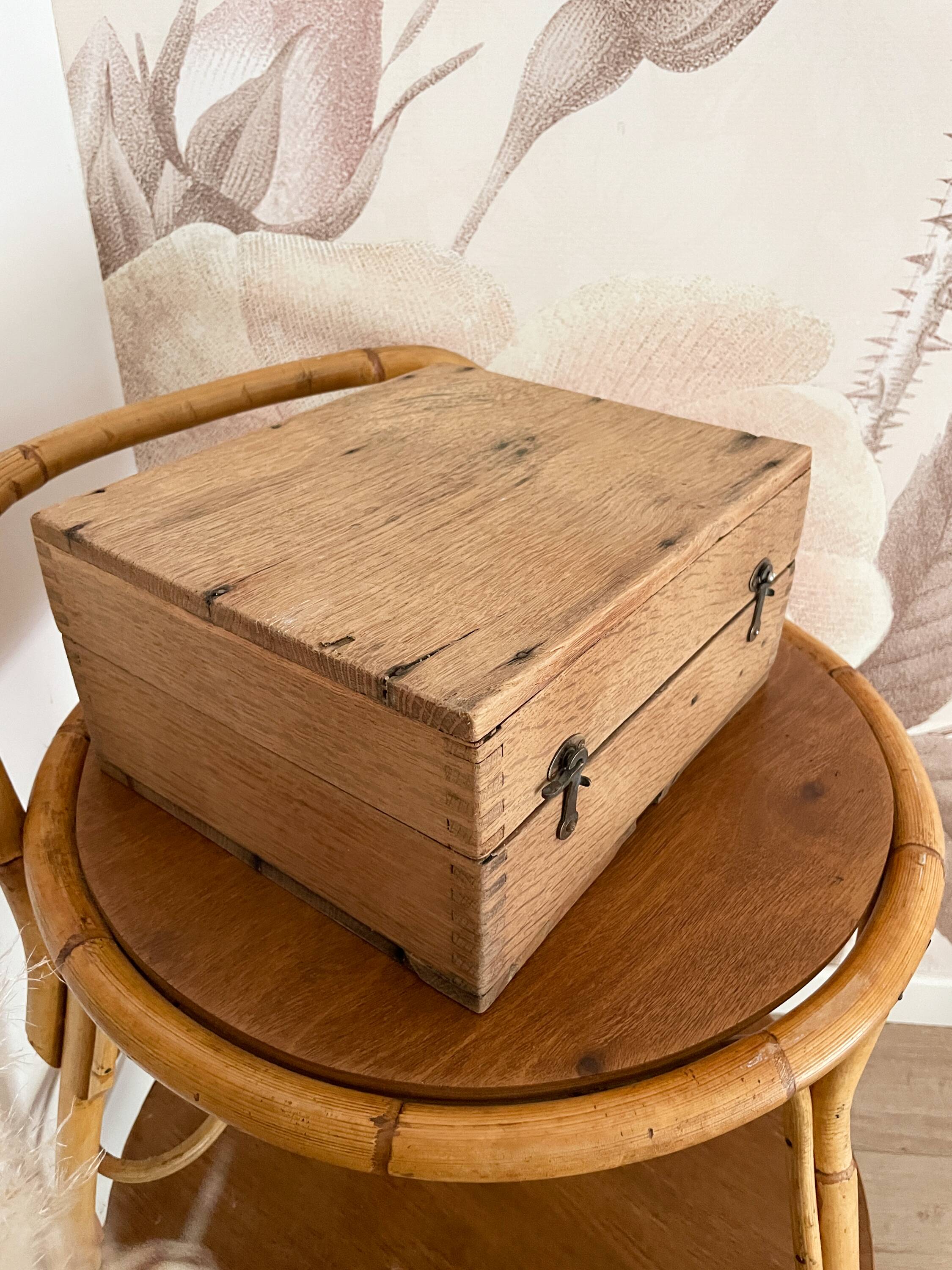 Antique solid oak chest - 31 x 26 x 15