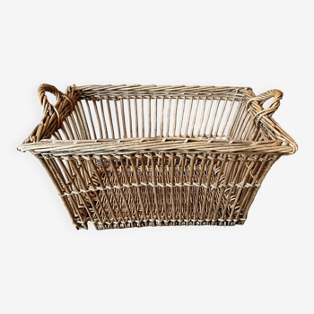 Large rattan basket, washerwoman's basket