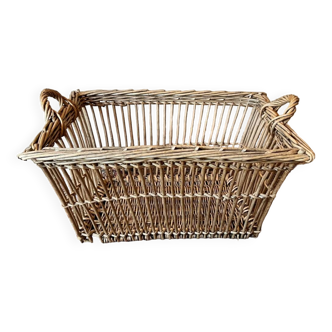 Large rattan basket, washerwoman's basket