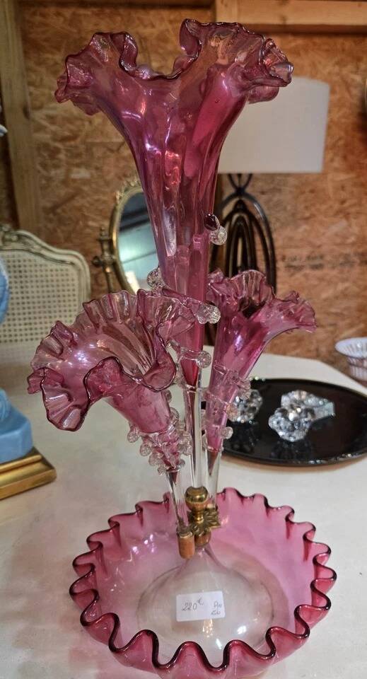 Blown glass epergne vase in a deep pink hue - tulip tree