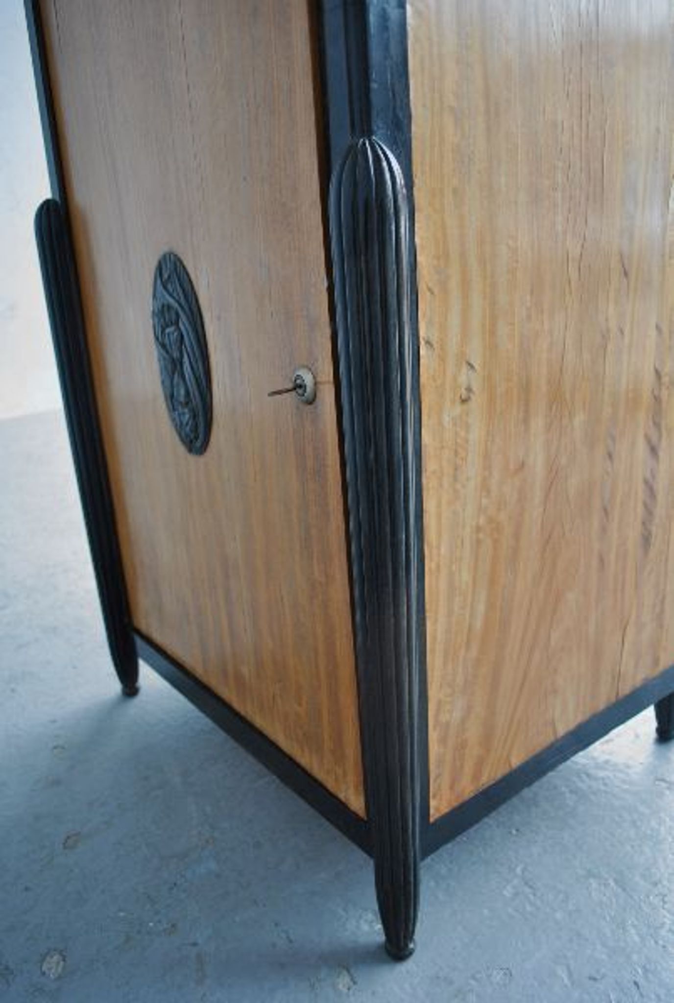 Bahut haut Art déco 1930 cartouche ébène