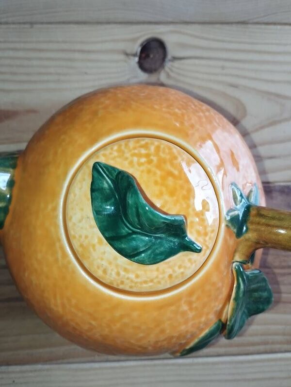 Théière vintage en céramique barbotine en forme d’orange – années 50