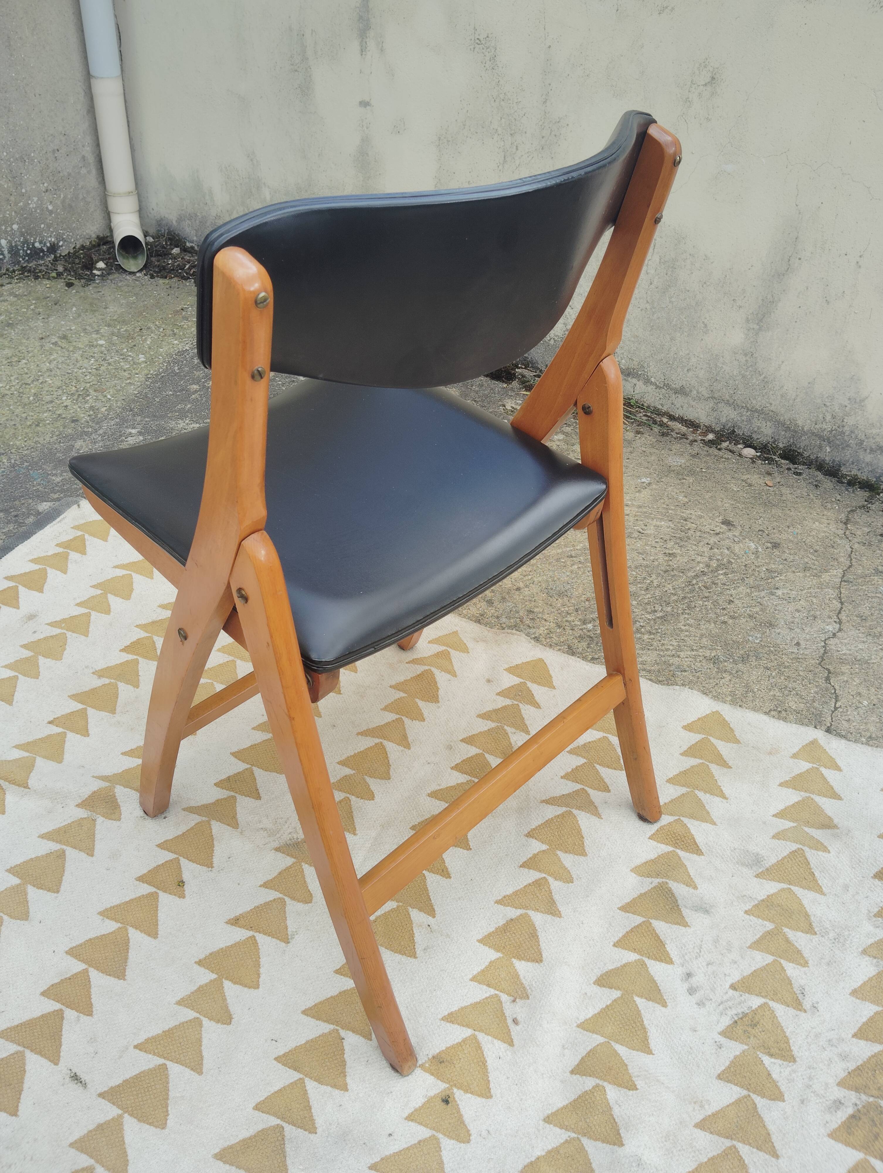 Scandinavian folding chair
