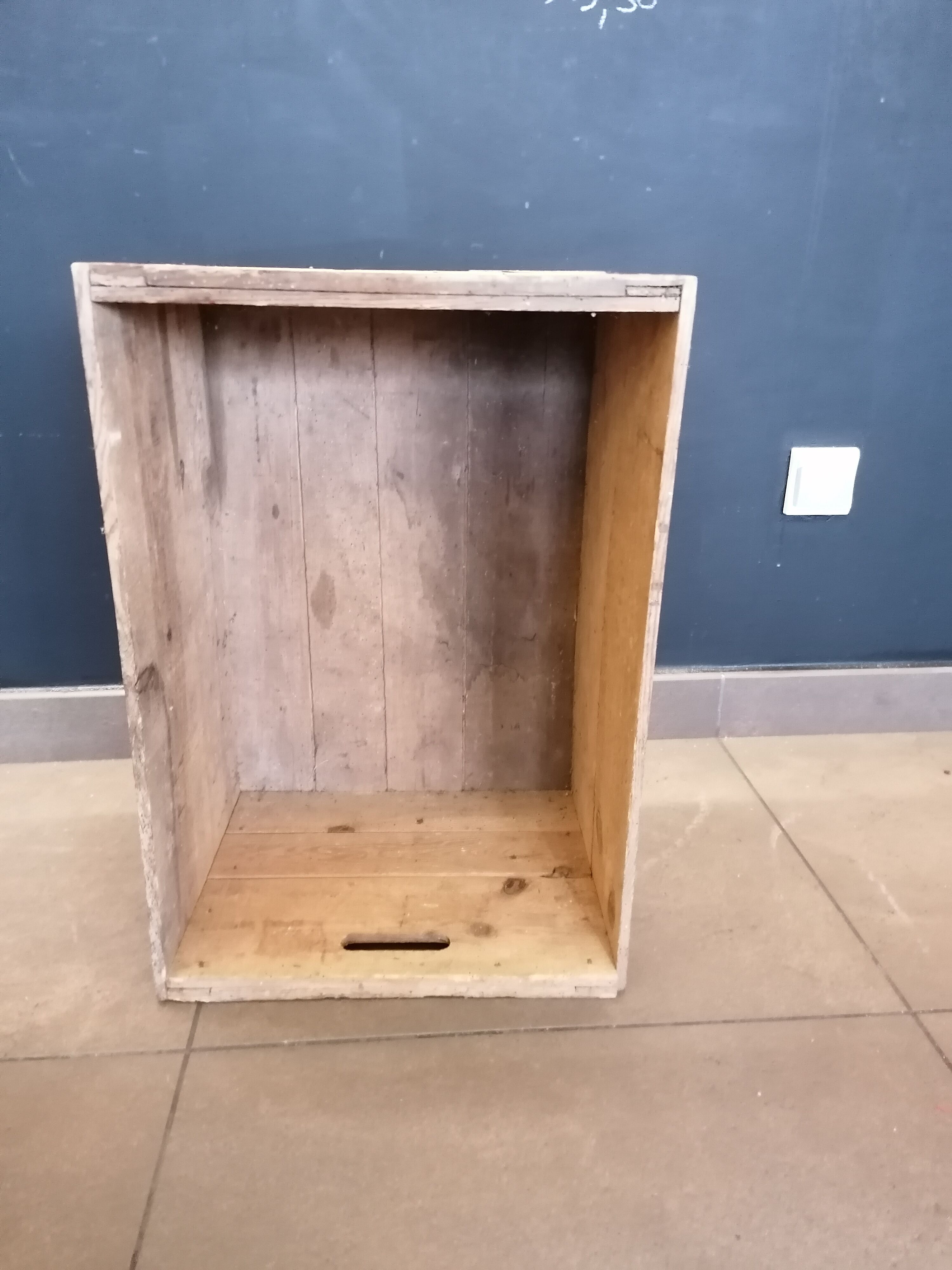 Large old wooden crate Chicorée Leroux