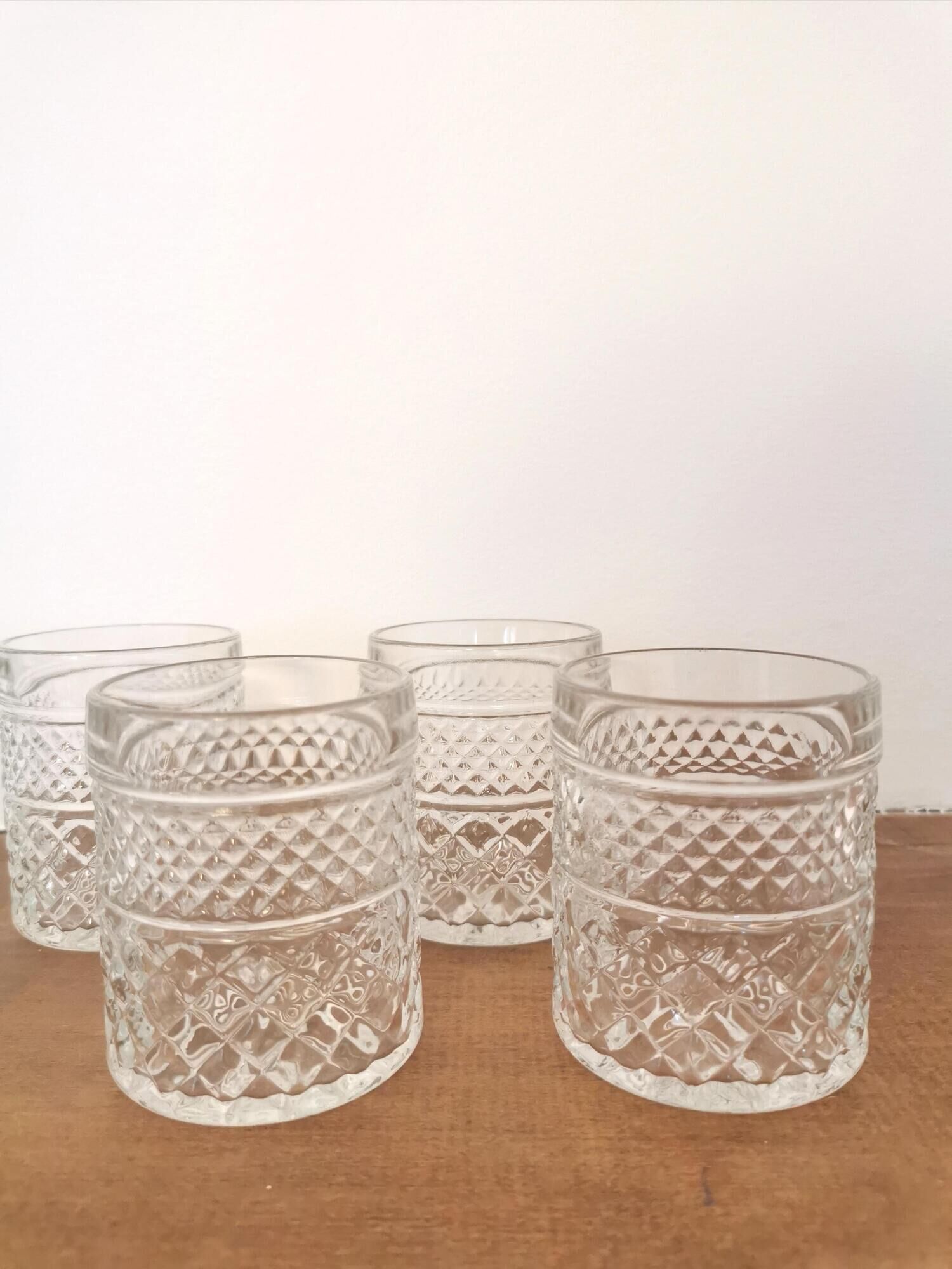 service of 6 vintage whiskey glasses in chiseled glass