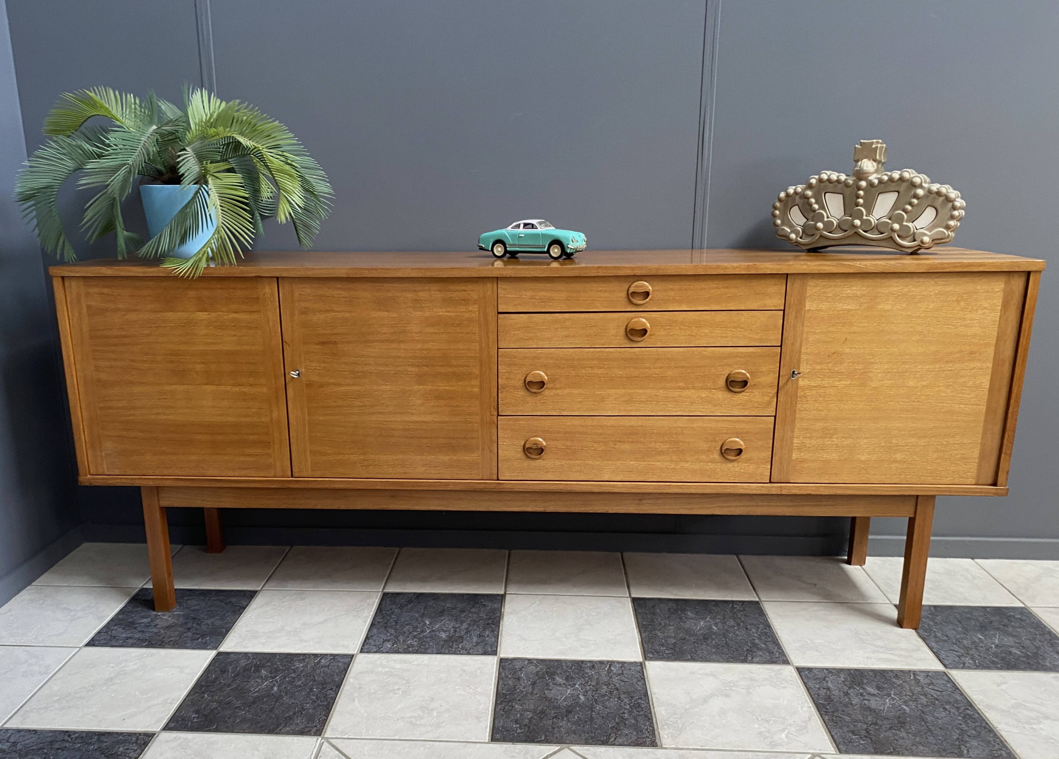 Buffet de style danois des années 1960