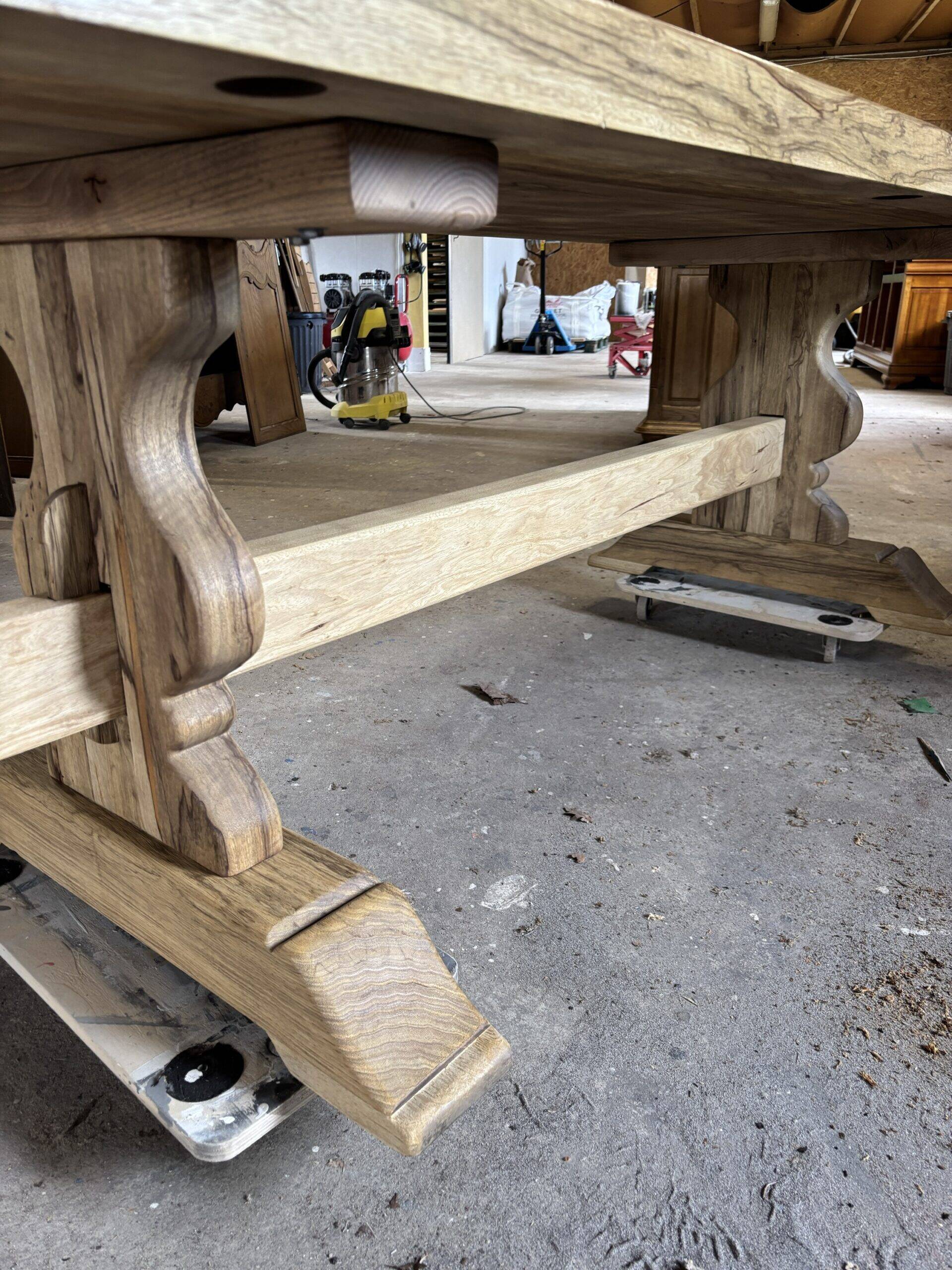 Table monastère noyer – pièce unique