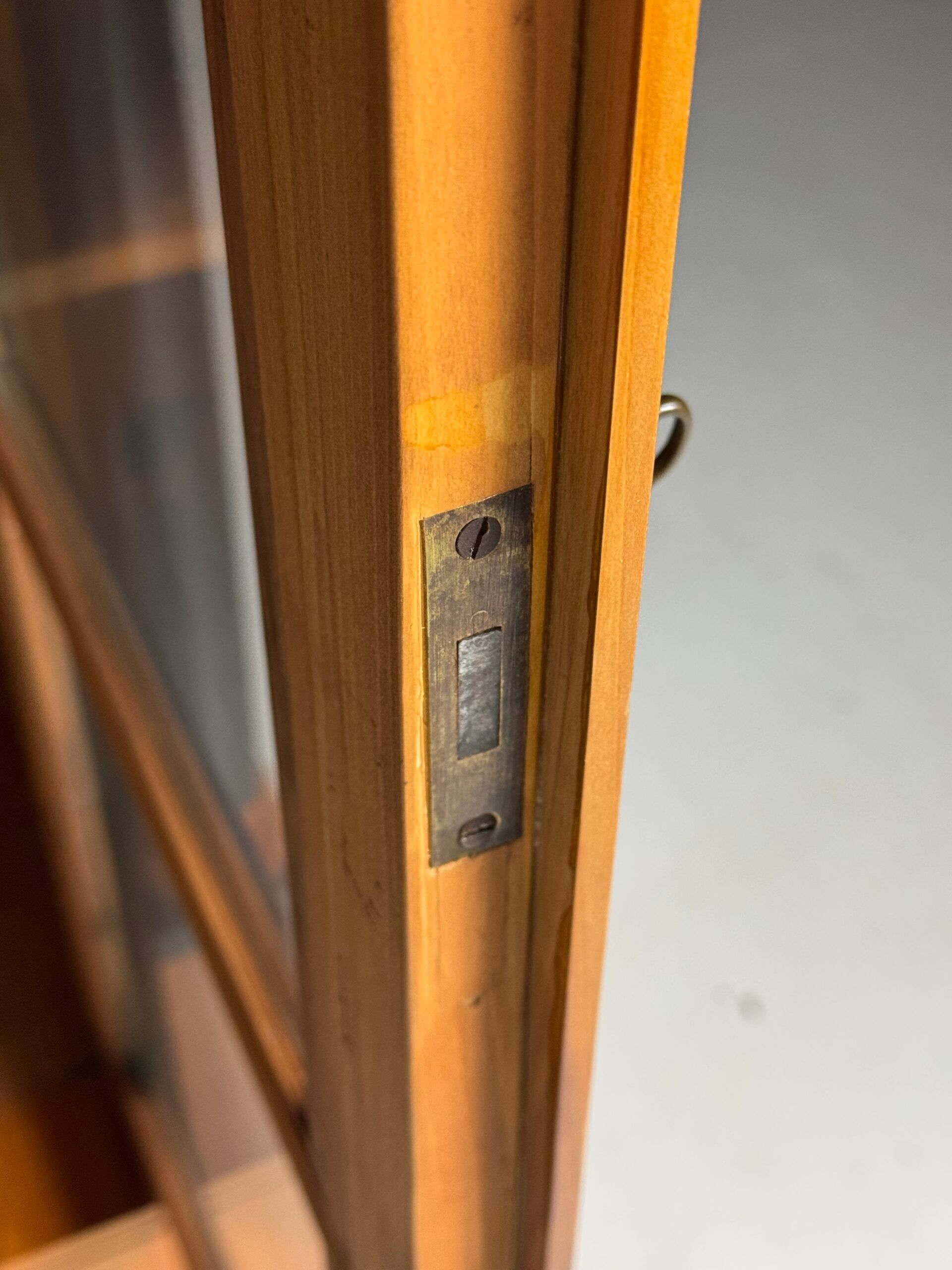 Vitrine Biedermeier allemande du 19e siècle