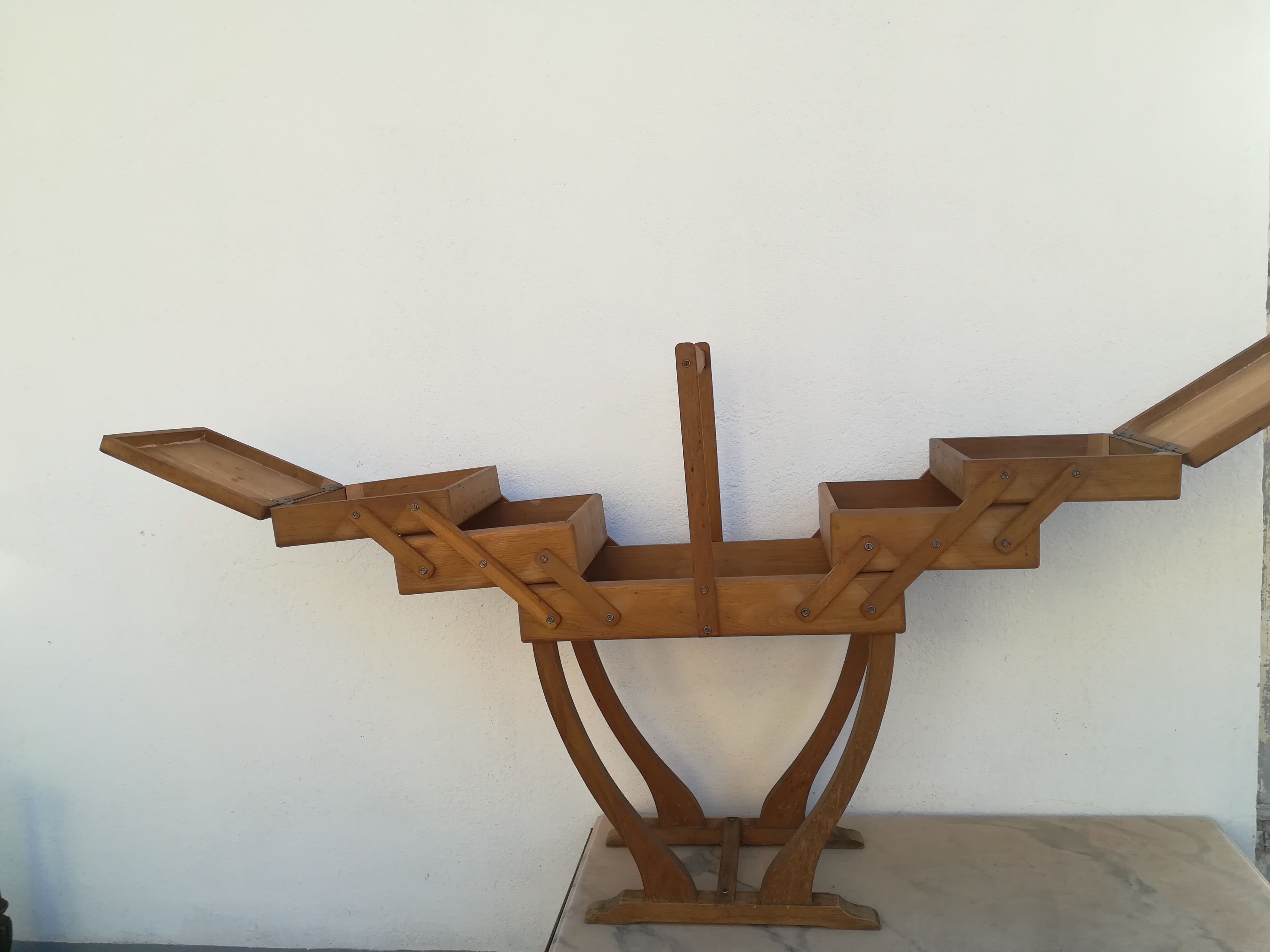 Worker light oak on feet