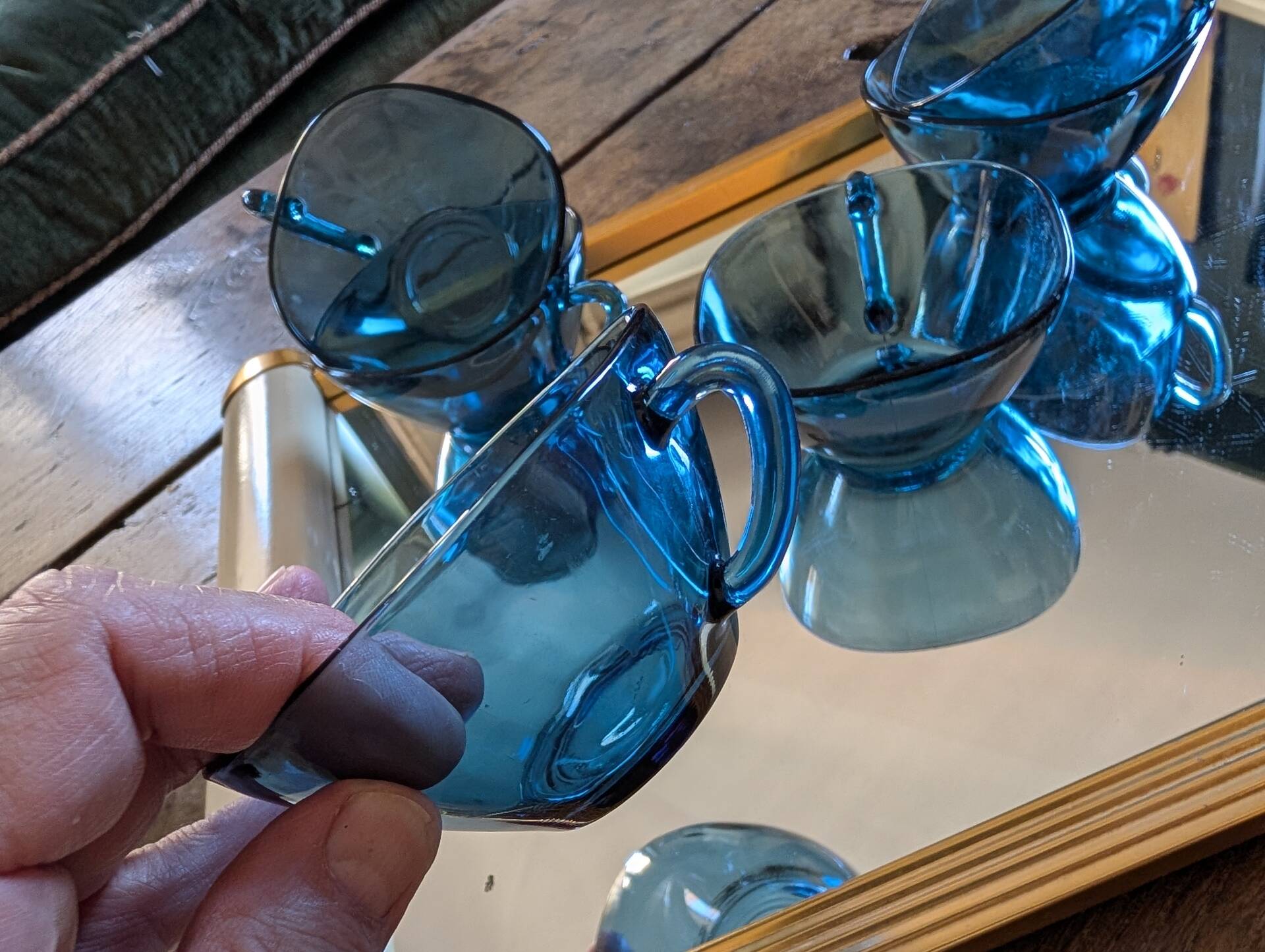 8 lagoon blue cups – 1970s, retro shine