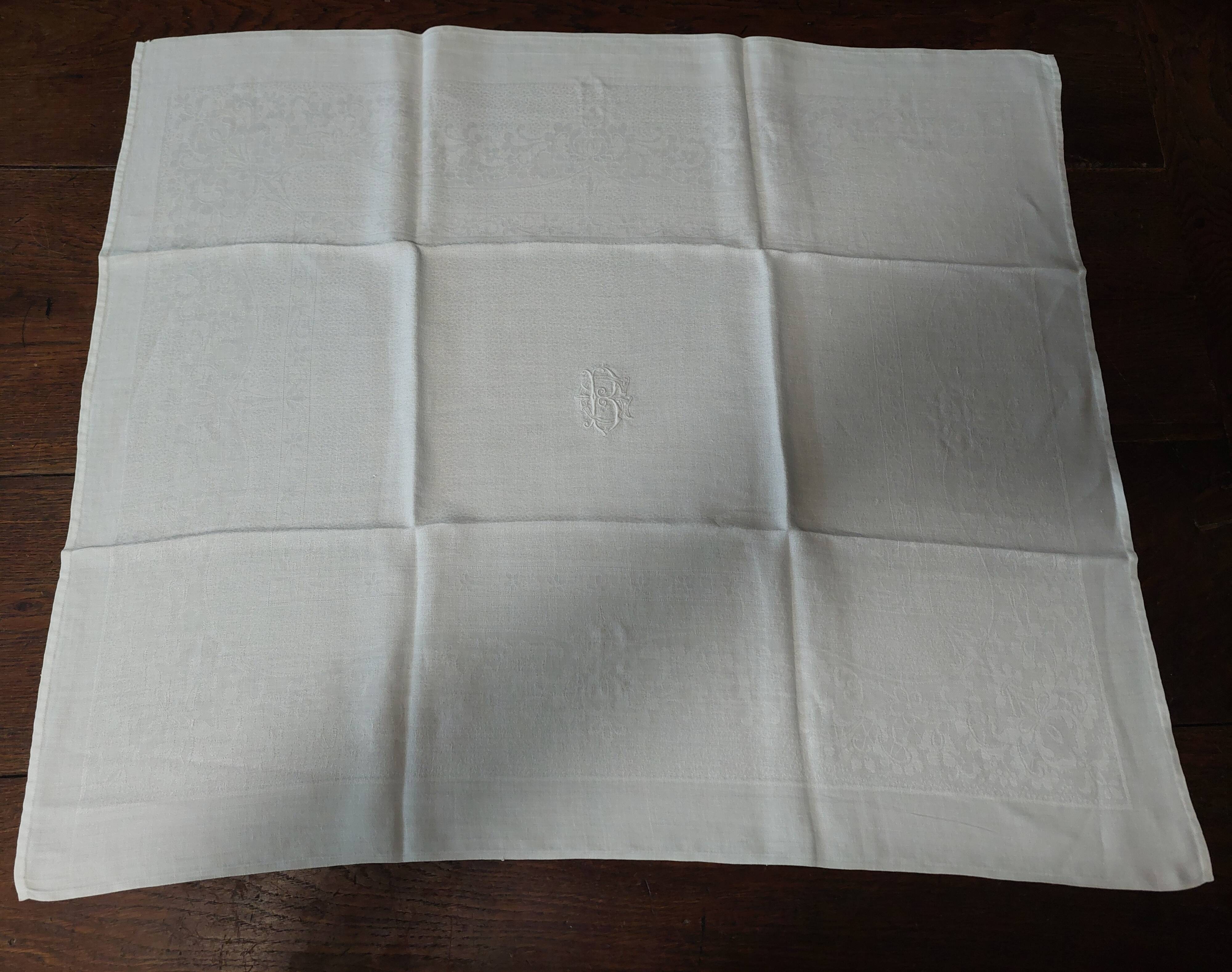 Nappe et 5 serviettes anciennes en lin damassé monogramme BC