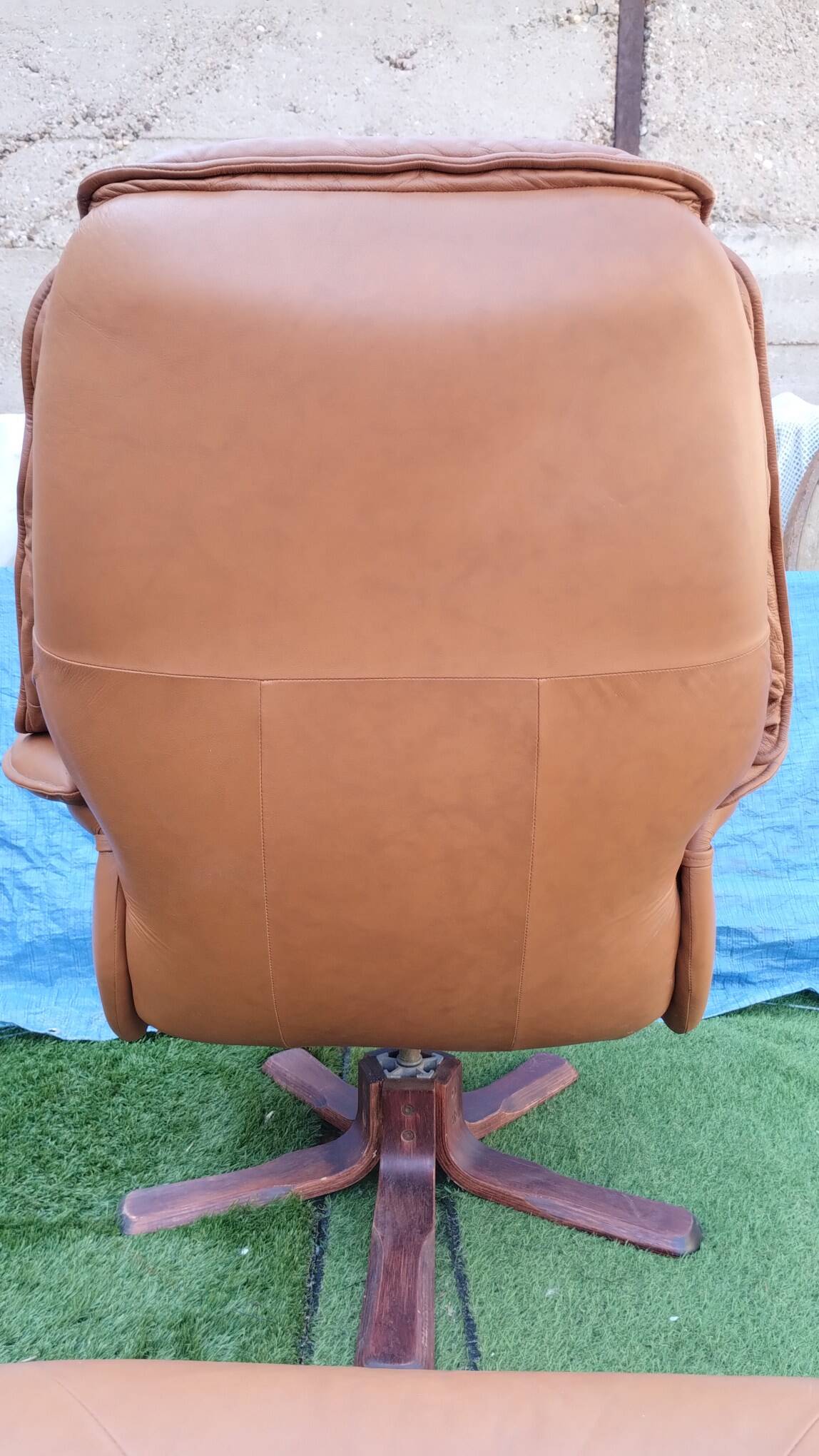 Fauteuil en cuir brun par Hjort-Knudsen