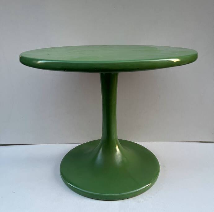 Green lacquered tulip-shaped coffee table