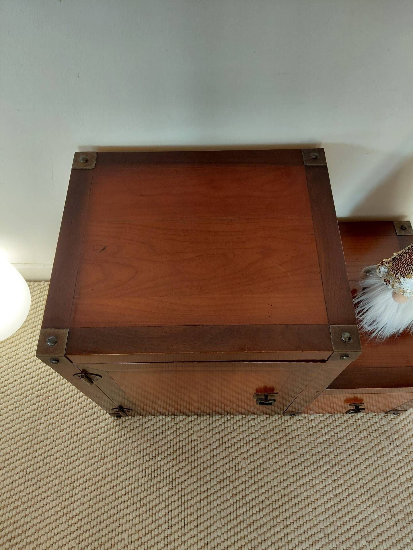 Step ladder side table in cherry wood and brass - Roche Bobois