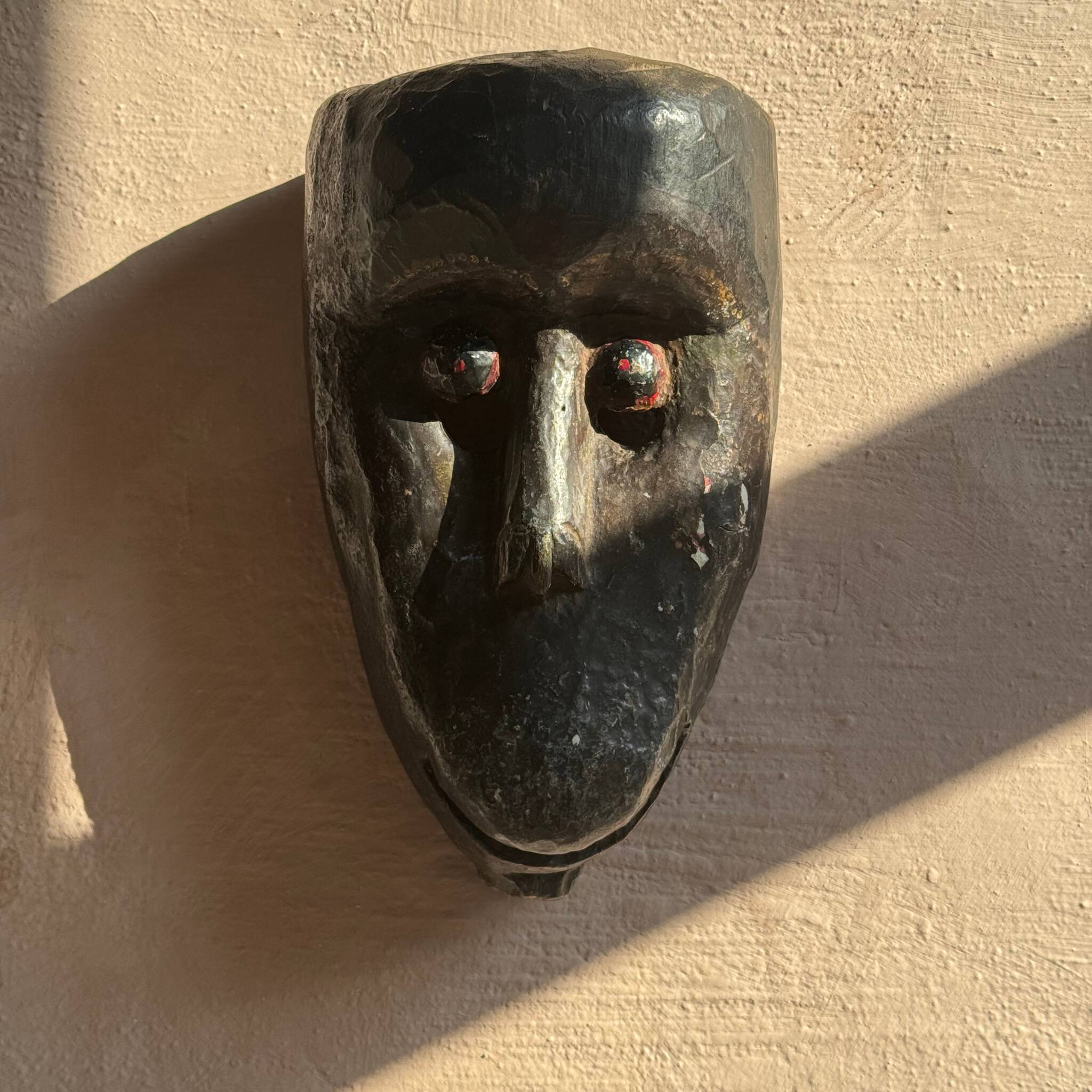Masque rituel de l’Himalaya – sculpté à la main – yeux polychromes – Népal