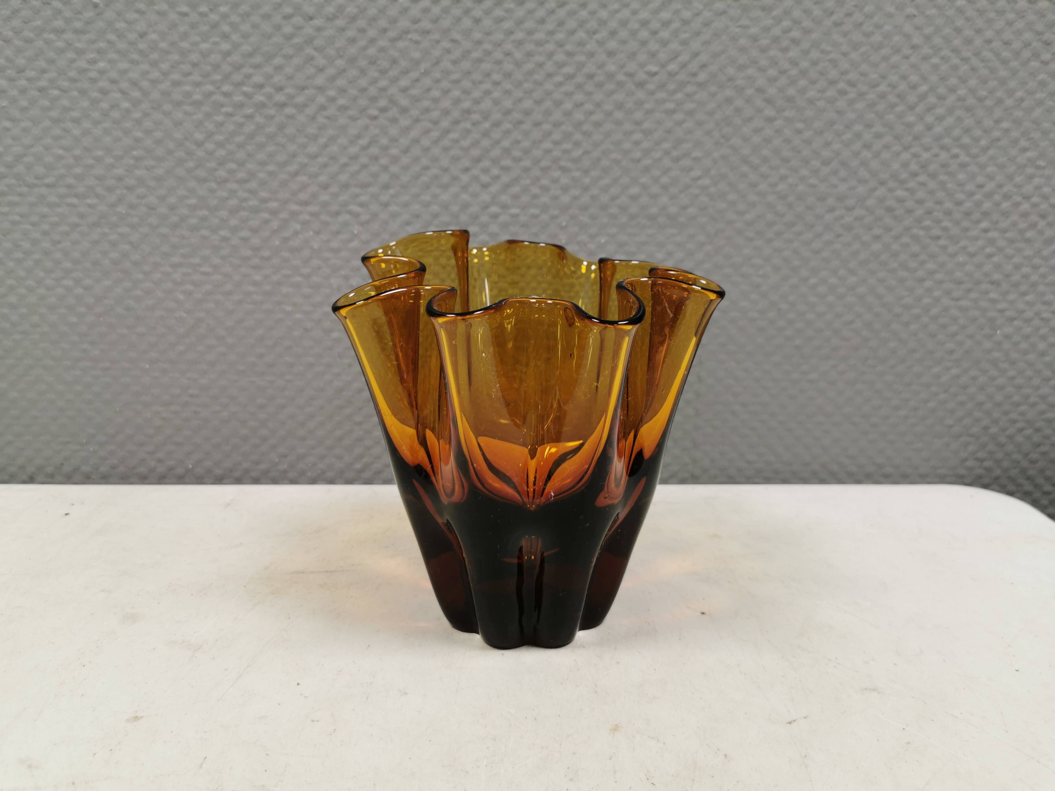 Beautiful ‘folded’ vase in amber-coloured glass. 1980-90s Finland