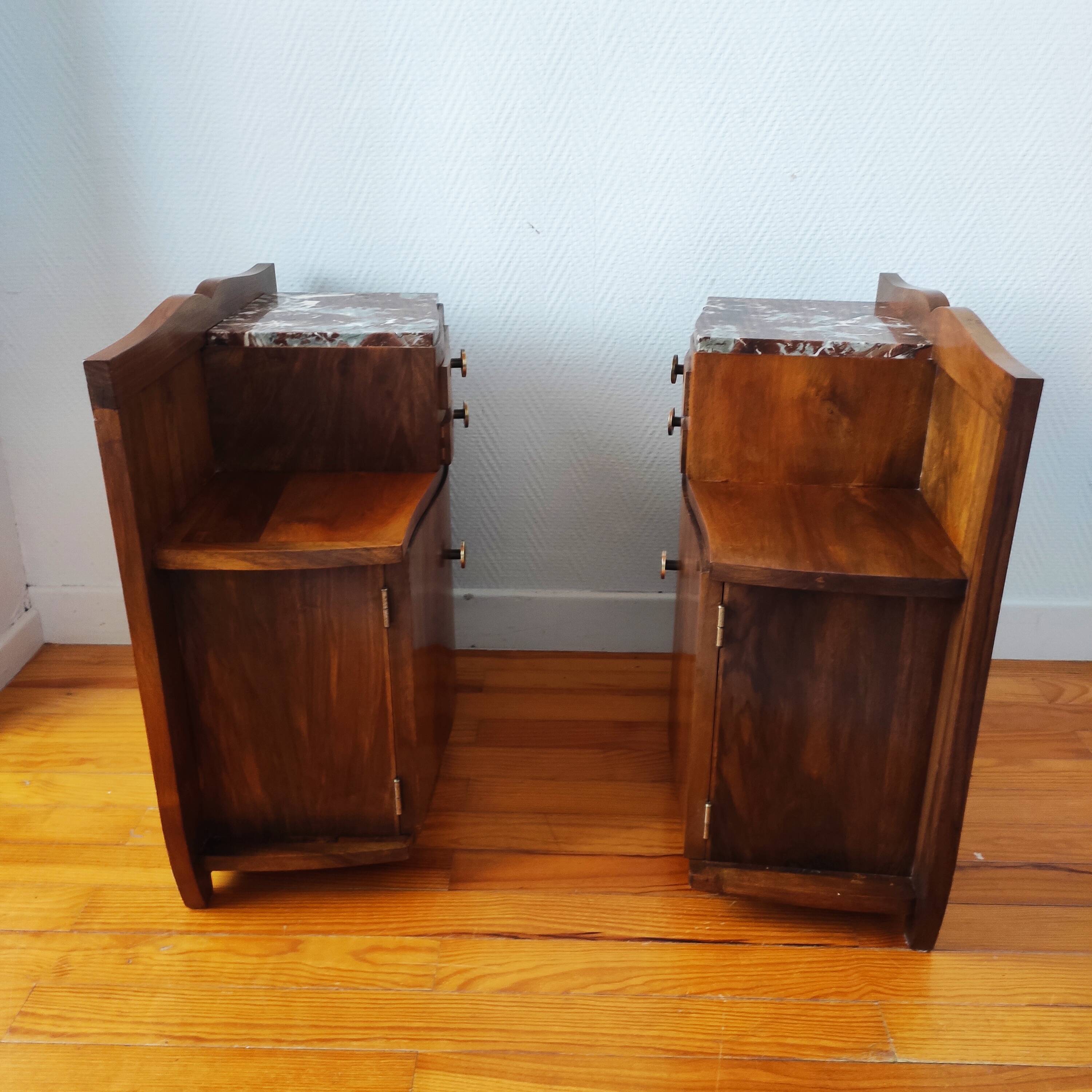 Pair of Art Deco 1930 walnut bedside tables