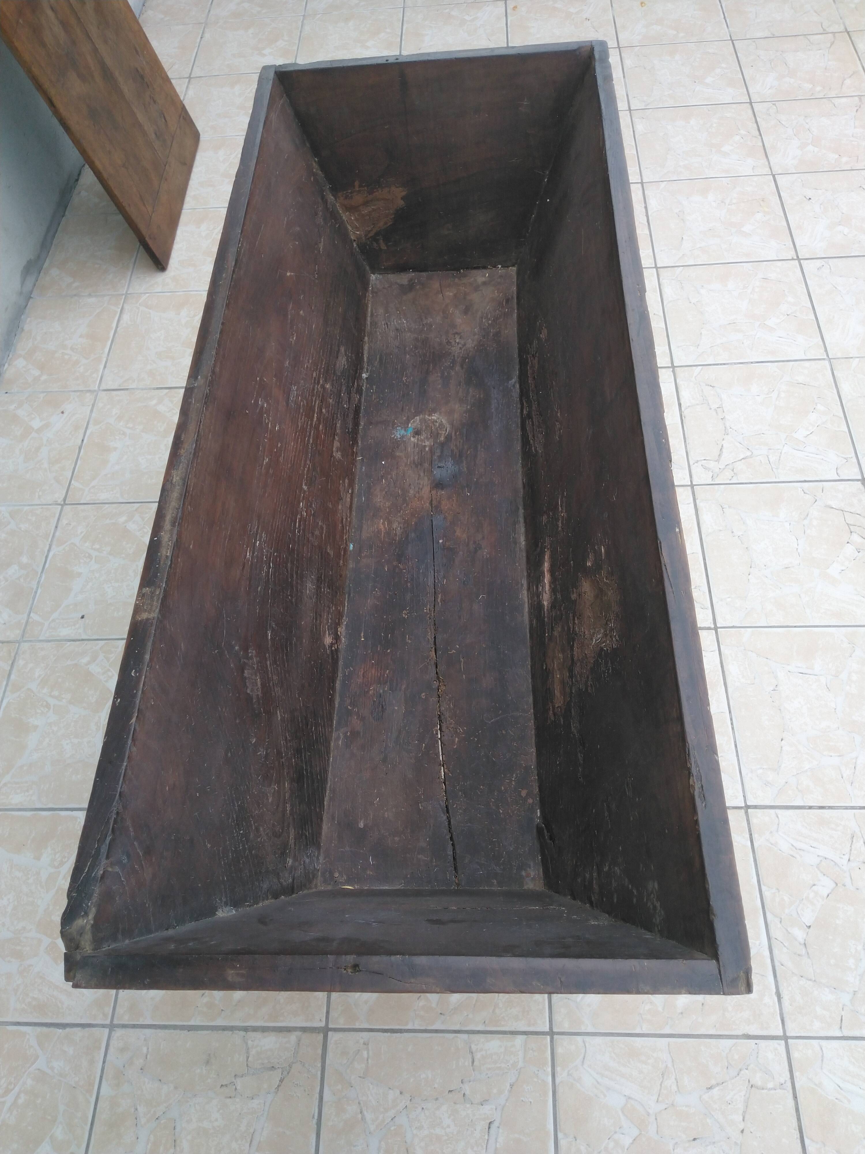 Kneading in walnut and oak 19th