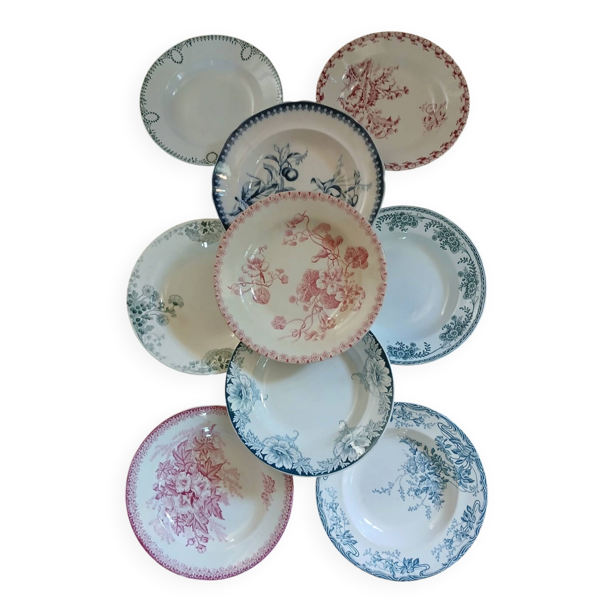 9 assiettes creuses anciennes dépareillées 