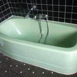 Antique vintage bathtub year 70