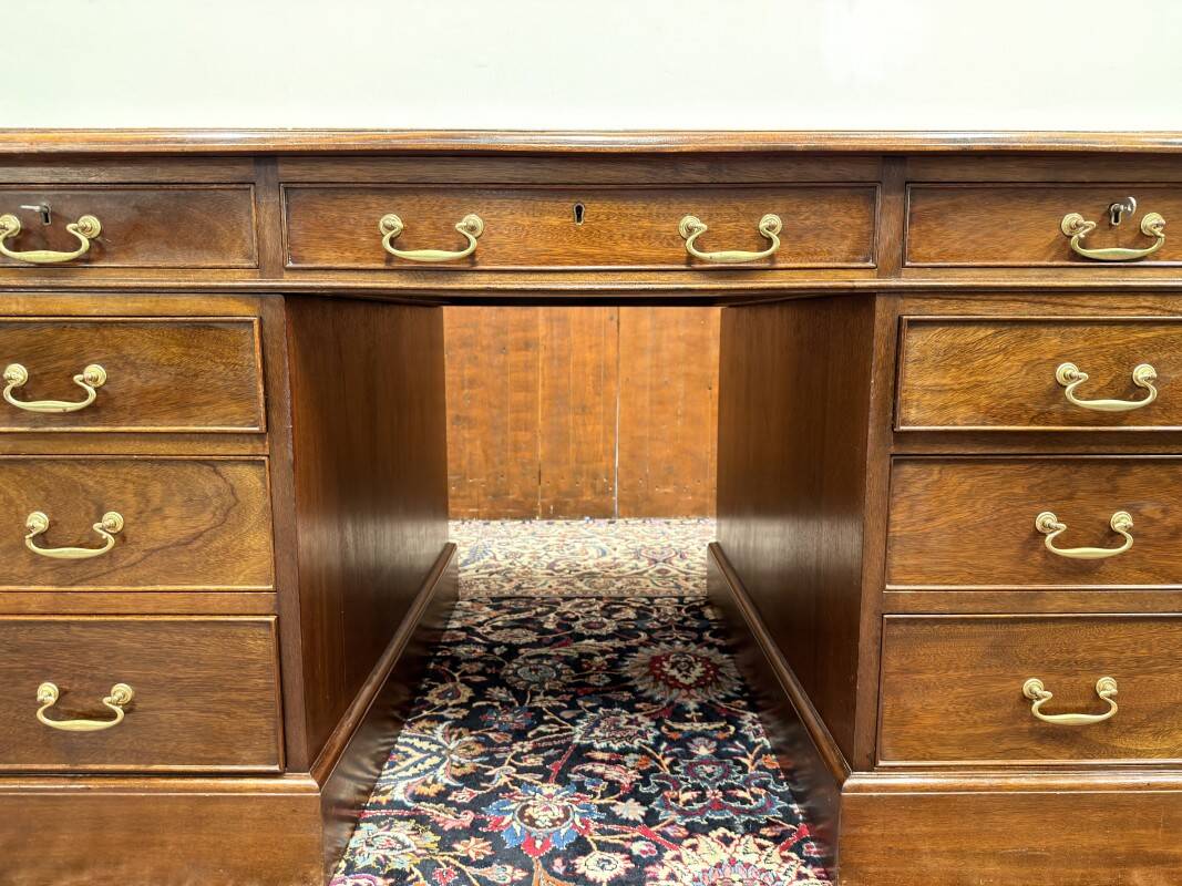 Bureau anglais classique avec chaise de bureau