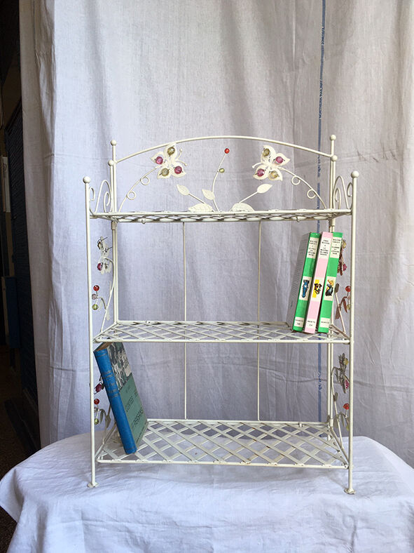 Shelf for little girl's room