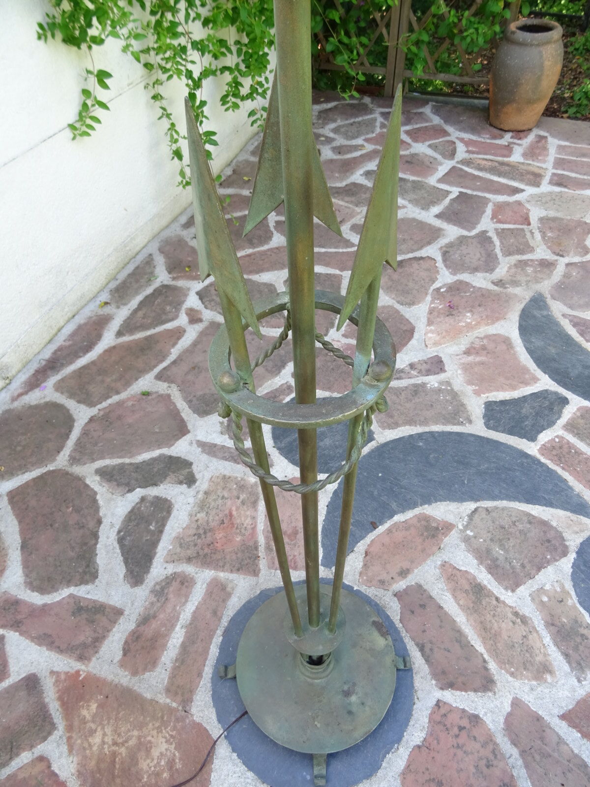 Art deco wrought iron floor lamp with arrows