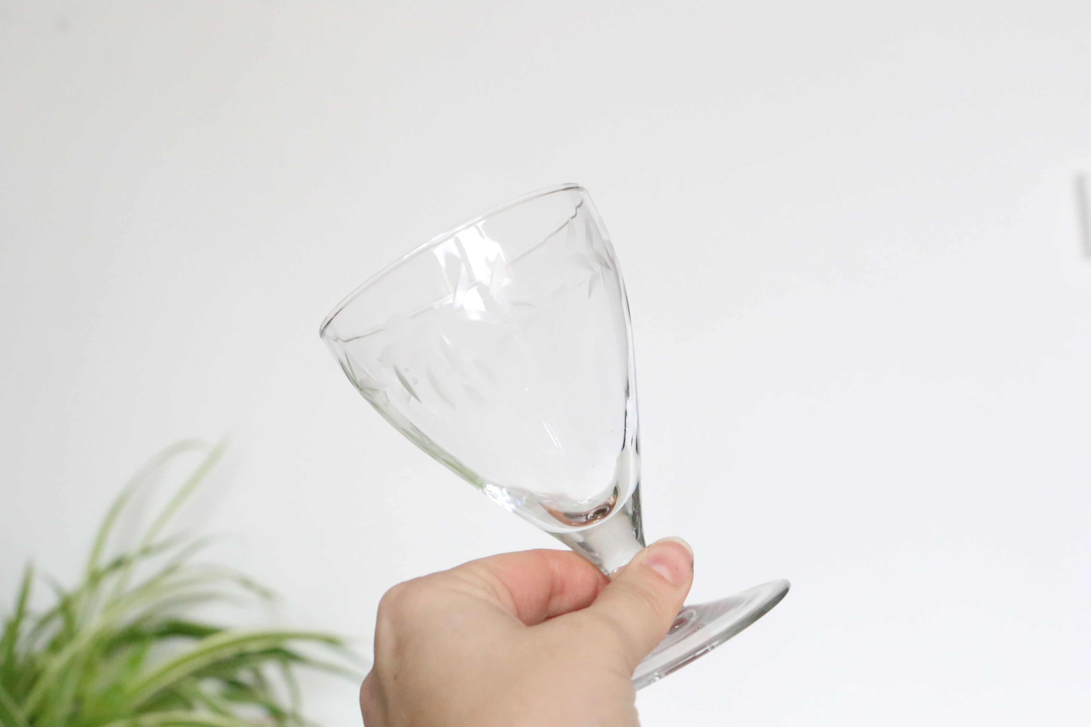 Set of 6 chiselled glass wine glasses, 1930