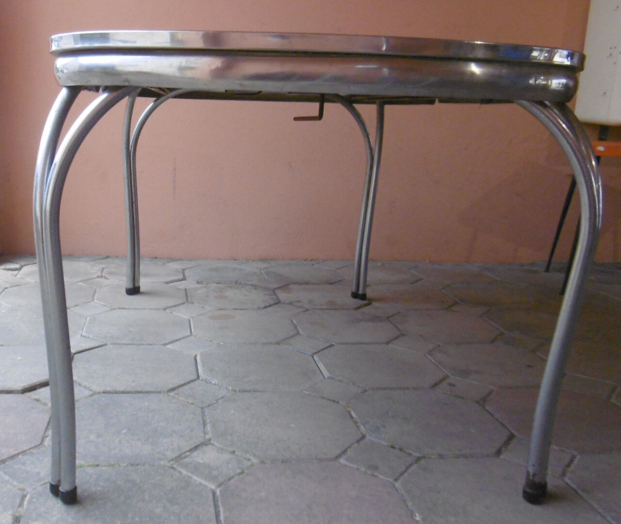 Vintage table of the 60s in red formica and chrome legs