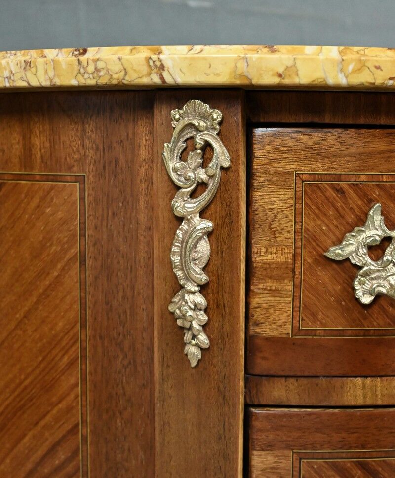 Small demi-lune jump commode in marquetry, transitional style between Louis XV and Louis XVI – early 20th century.