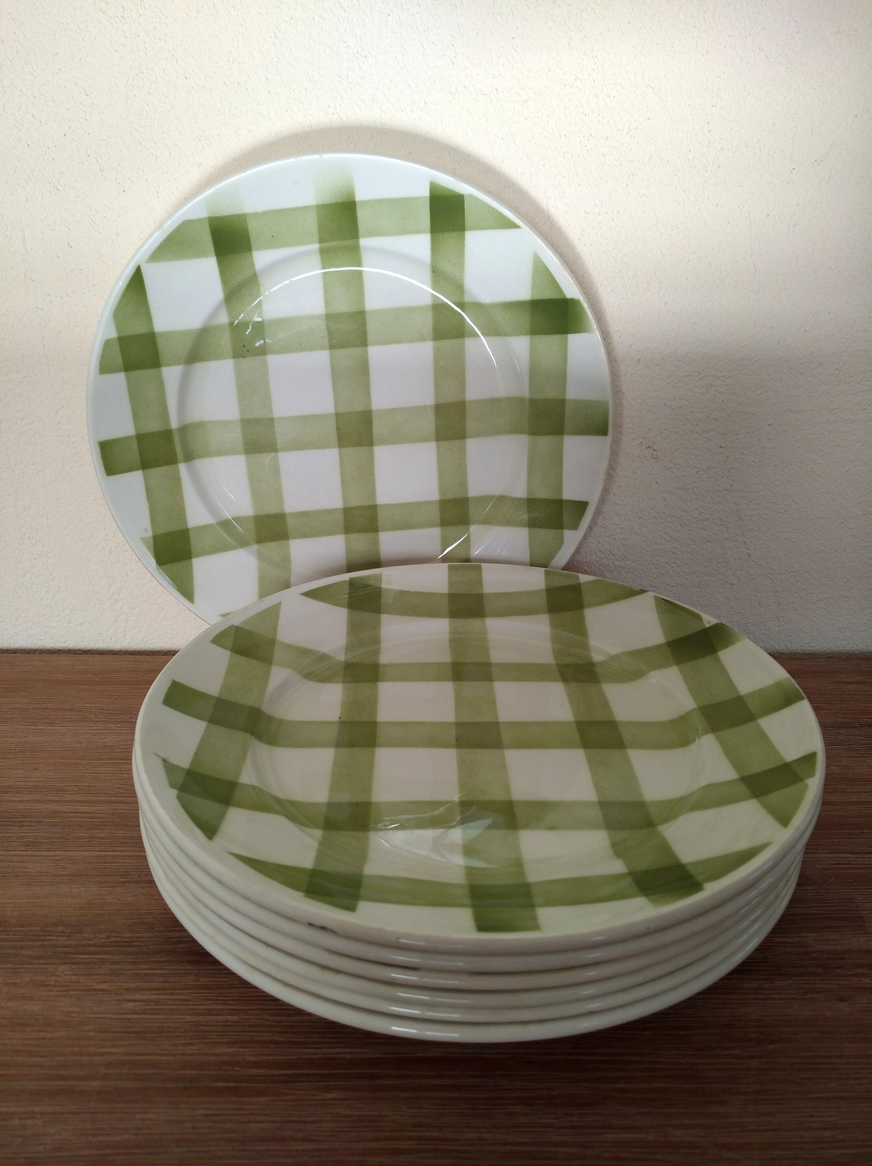 All 7 dinner plates and 7 hollow mill of wolves