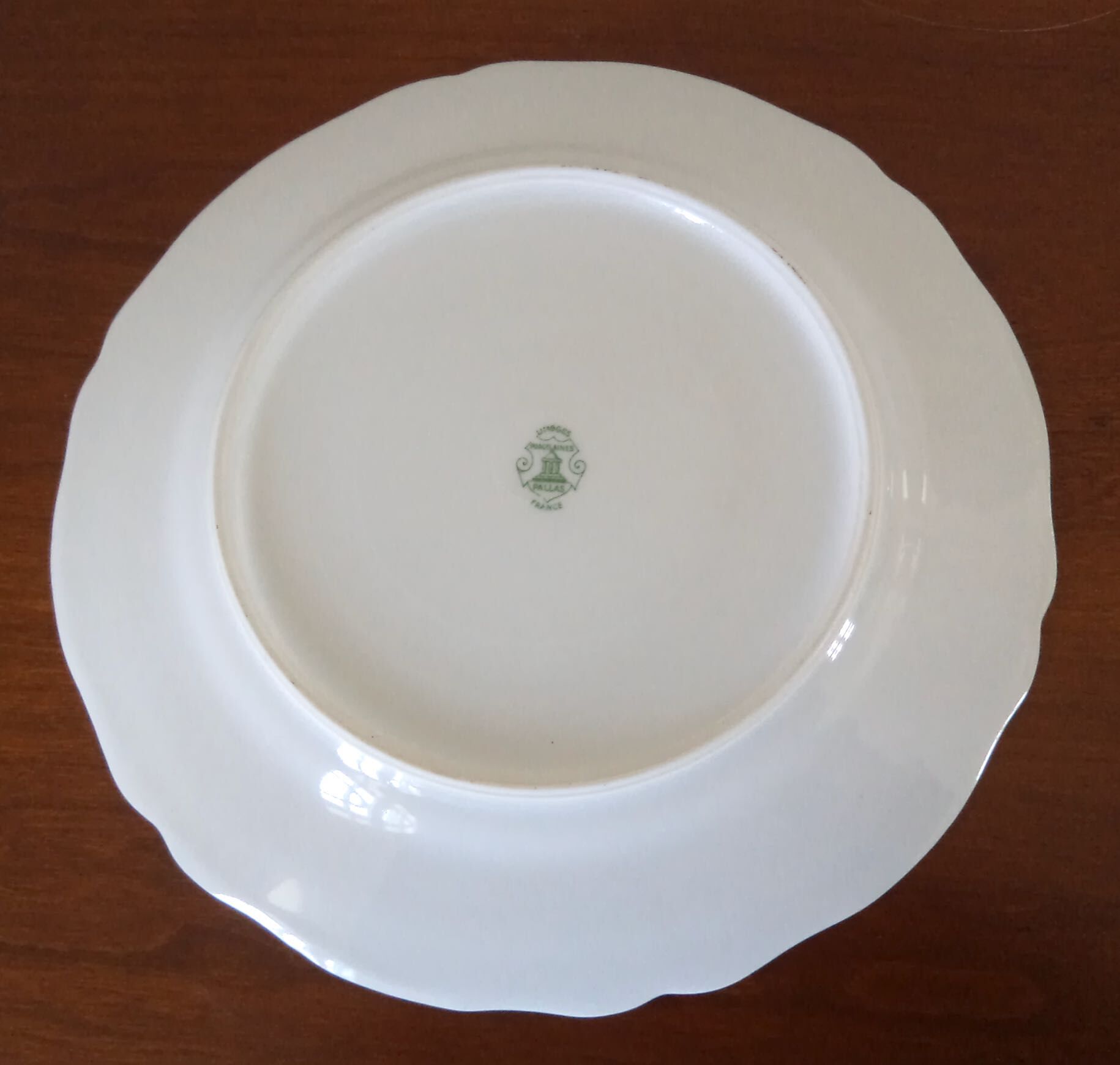 Set of 12 flat plates made of Limoges porcelain