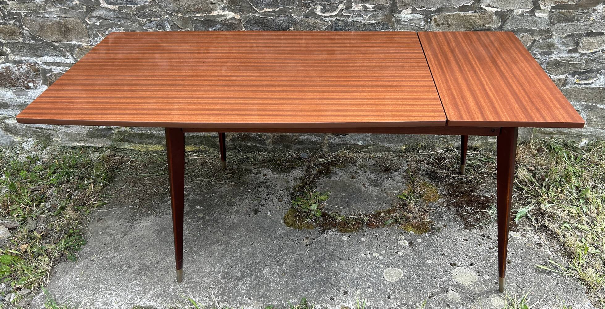 Table with tapered compass legs, extendable varnished wood, vintage 1950s