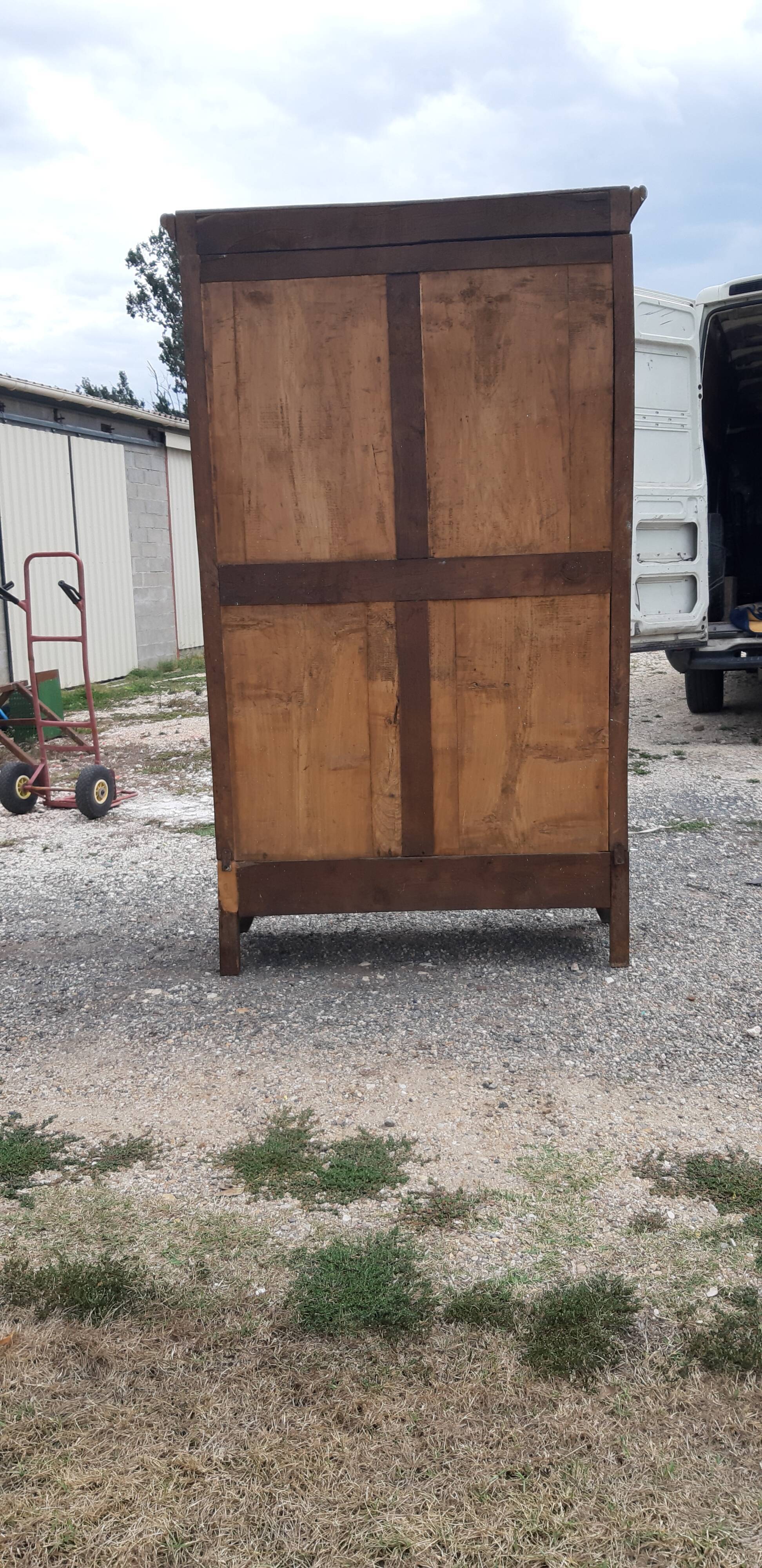 Béarnaise wardrobe in walnut 19th