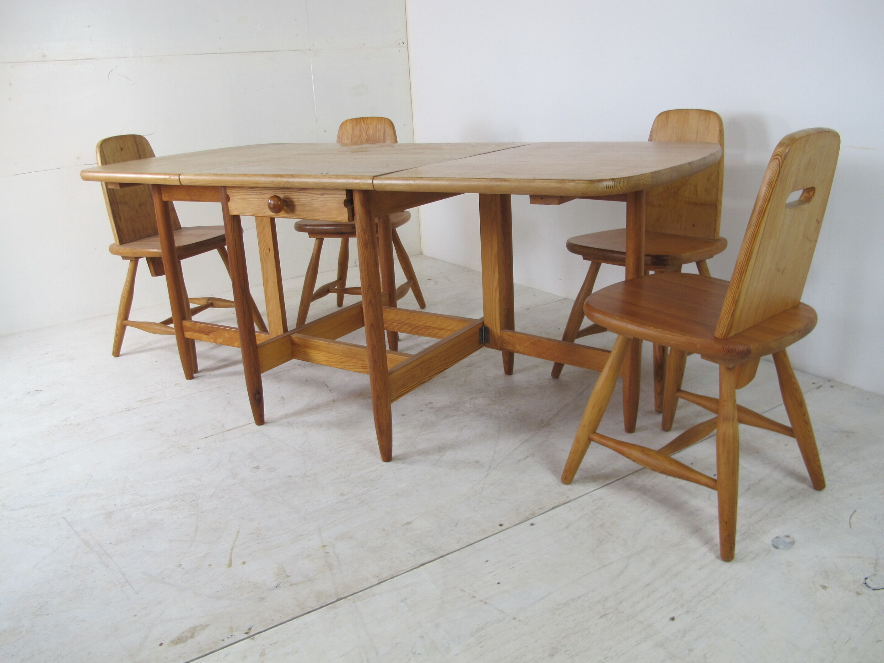 Ensemble table et chaises de salle à manger scandinave en pin finlandais Pirtti, années 1960