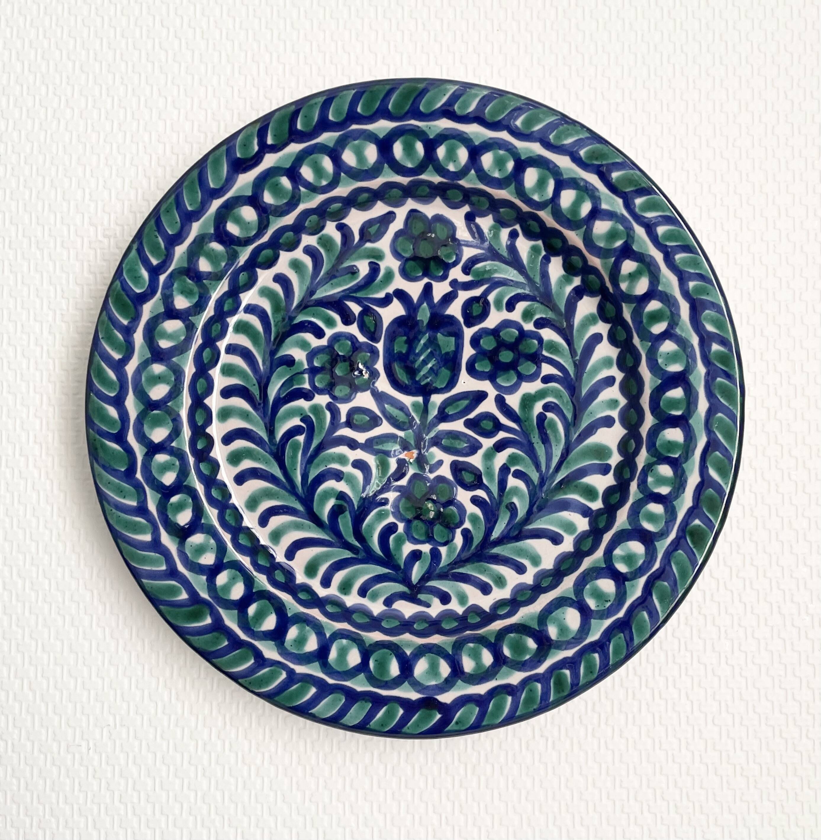 Assiette plate émaillée Fajalauza