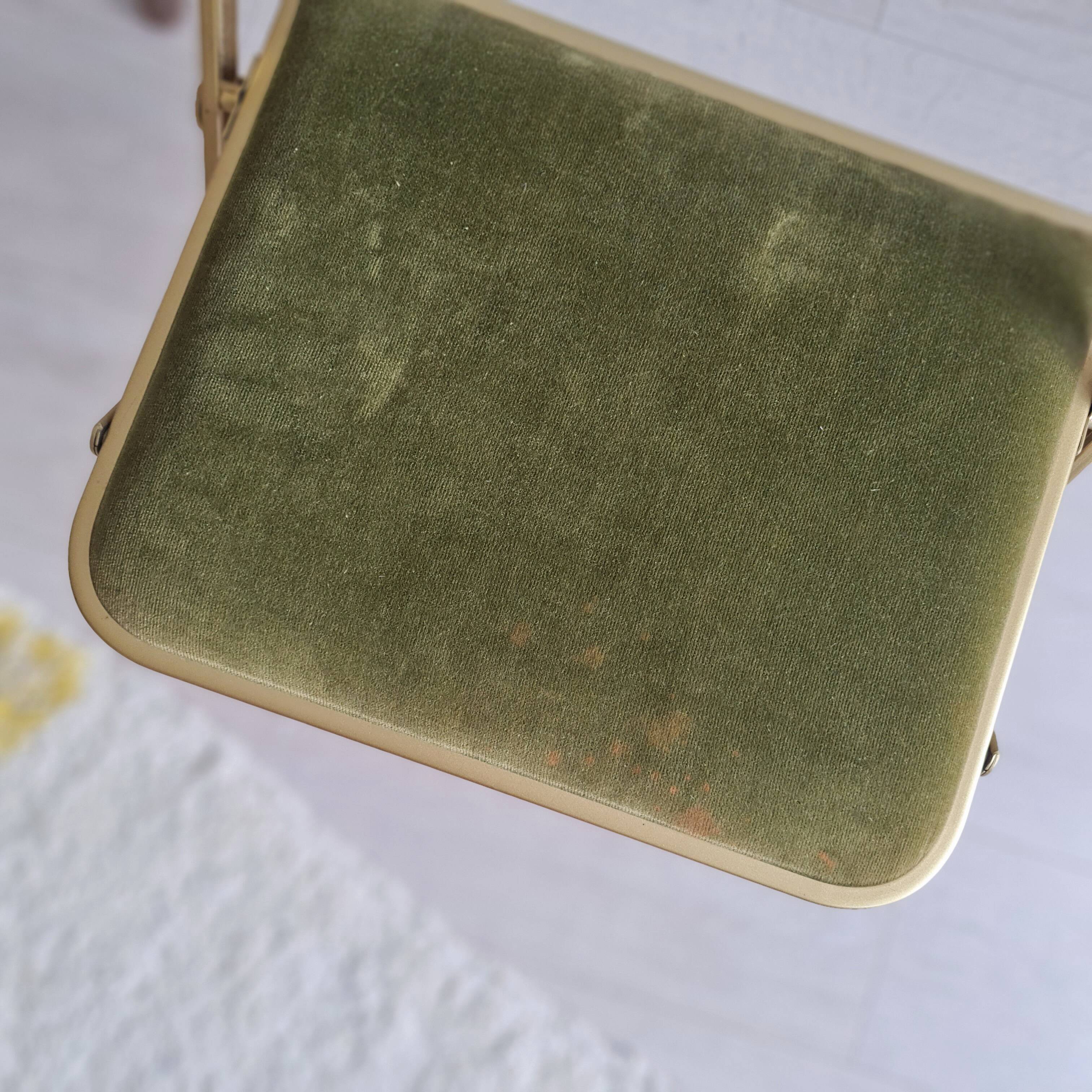 Chaise pliante ancienne velours vert