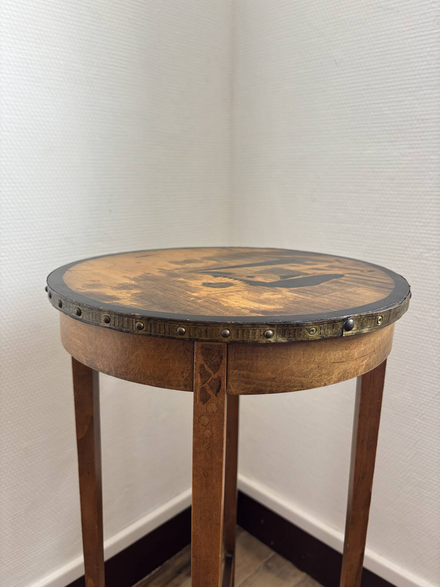 Art deco side table in wood with paint